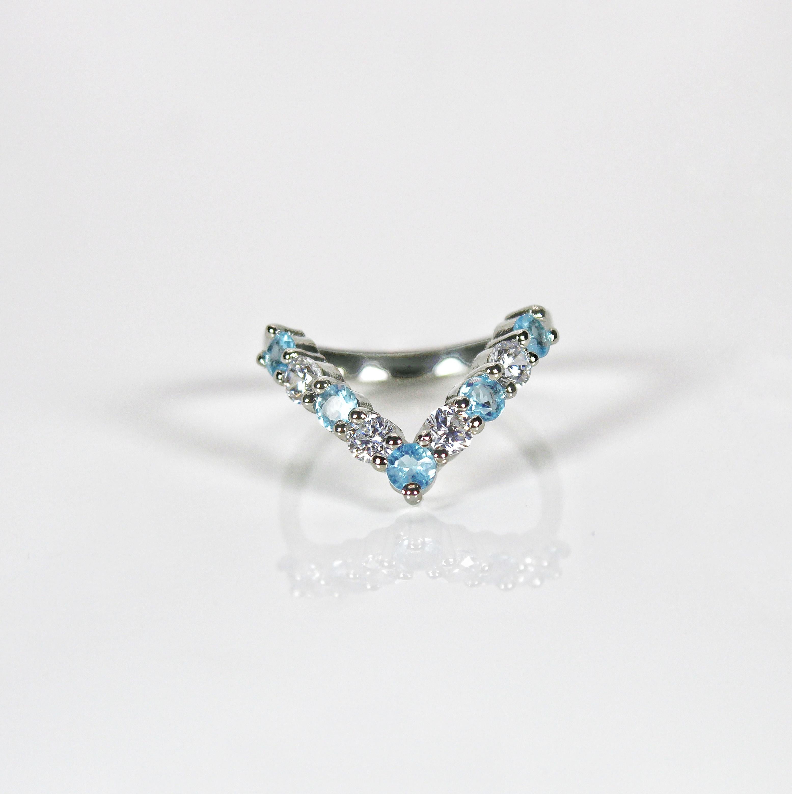 Women's Elegant Natural Blue Topaz Ring For Sale