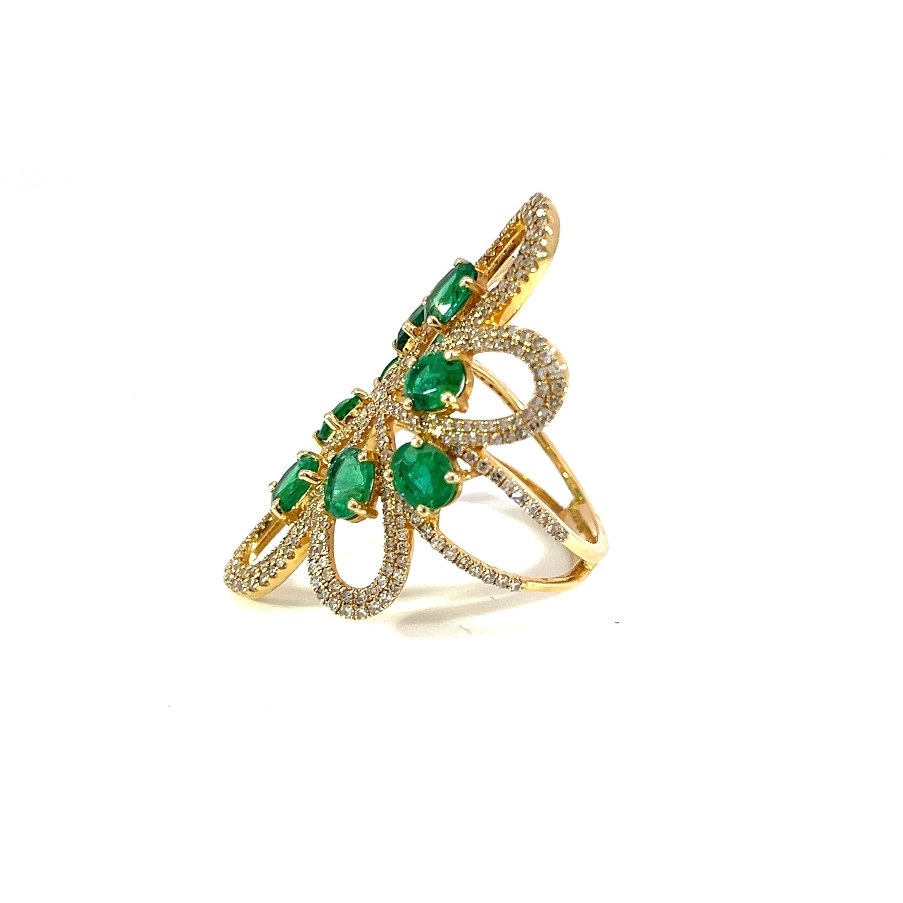 Elegant natural diamond and emerald ring For Sale 1