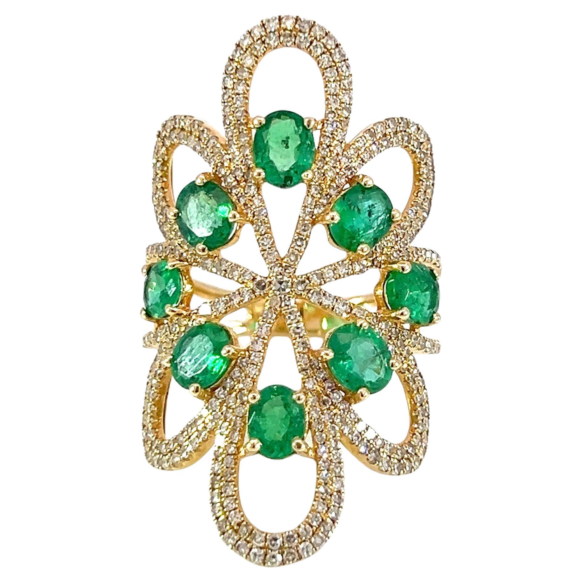 Elegant natural diamond and emerald ring For Sale