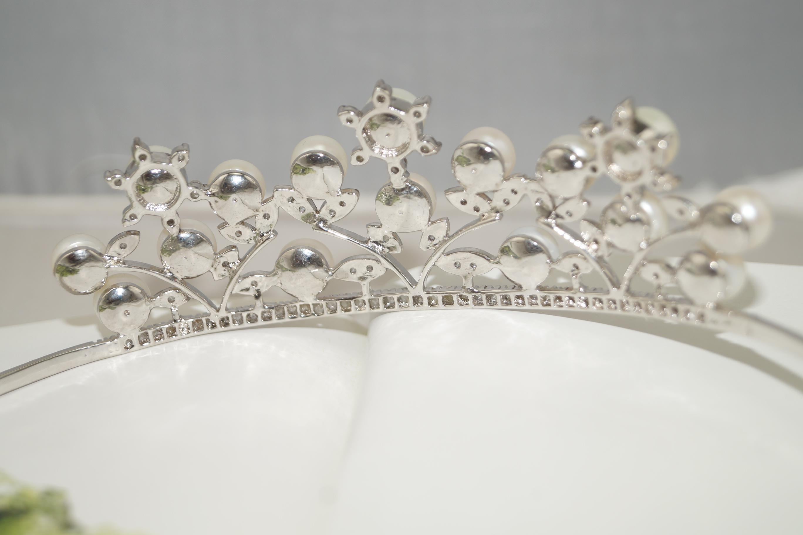 Taglio a rosa Elegance Natural pave diamonds pearls sterling silver tiara head accessory band in vendita