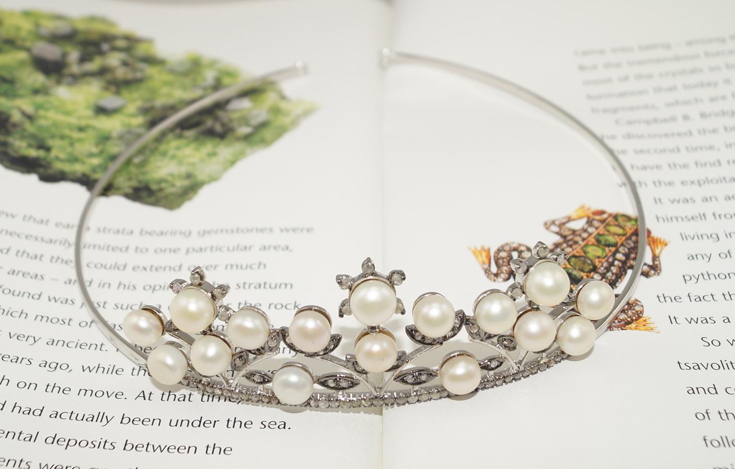 Elegance Natural pave diamonds pearls sterling silver tiara head accessory band In condizioni Nuovo in vendita a Delhi, DL