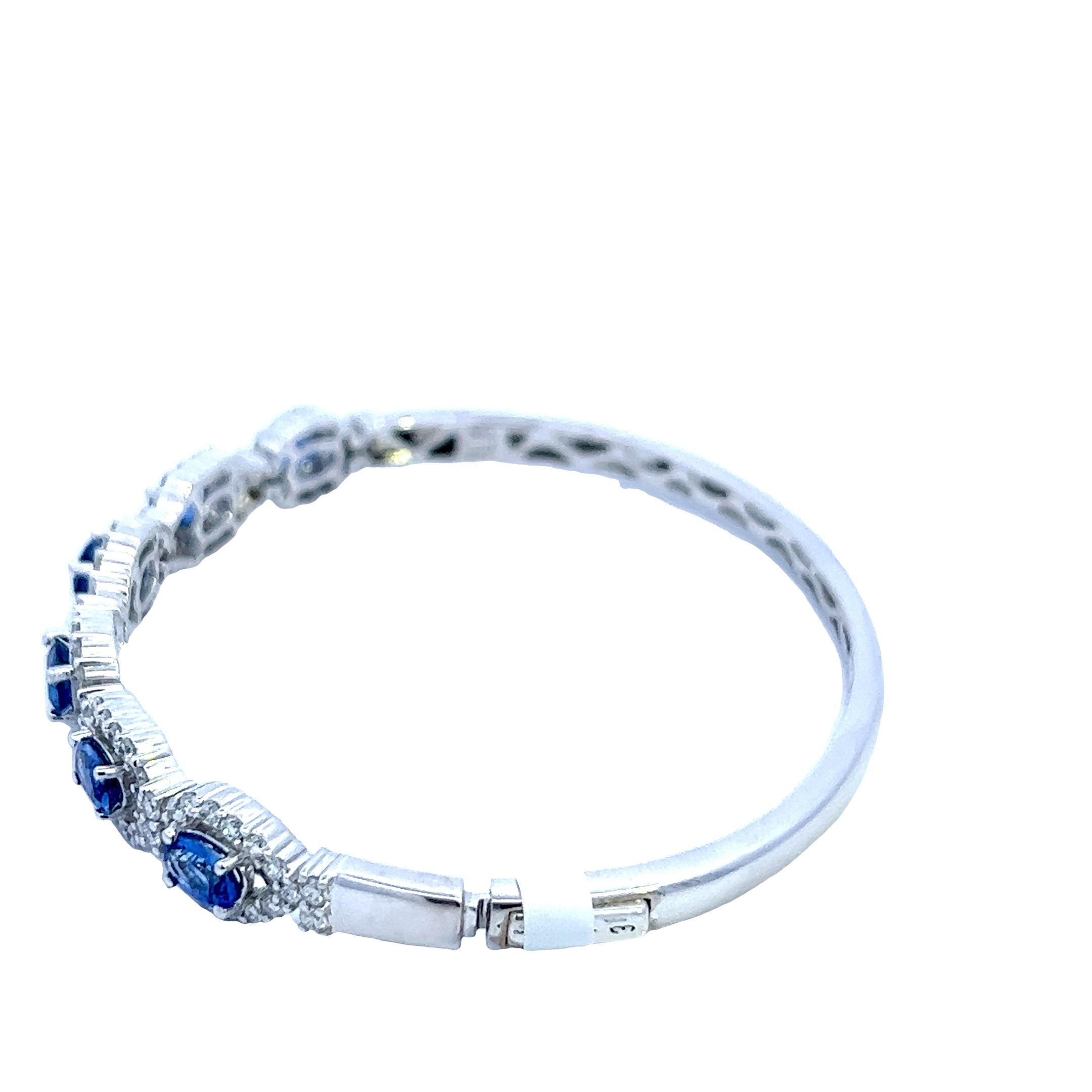Elegant Natural Sapphire Bangle Bracelet with Round Diamond Accents  In New Condition For Sale In Great Neck Plaza, NY