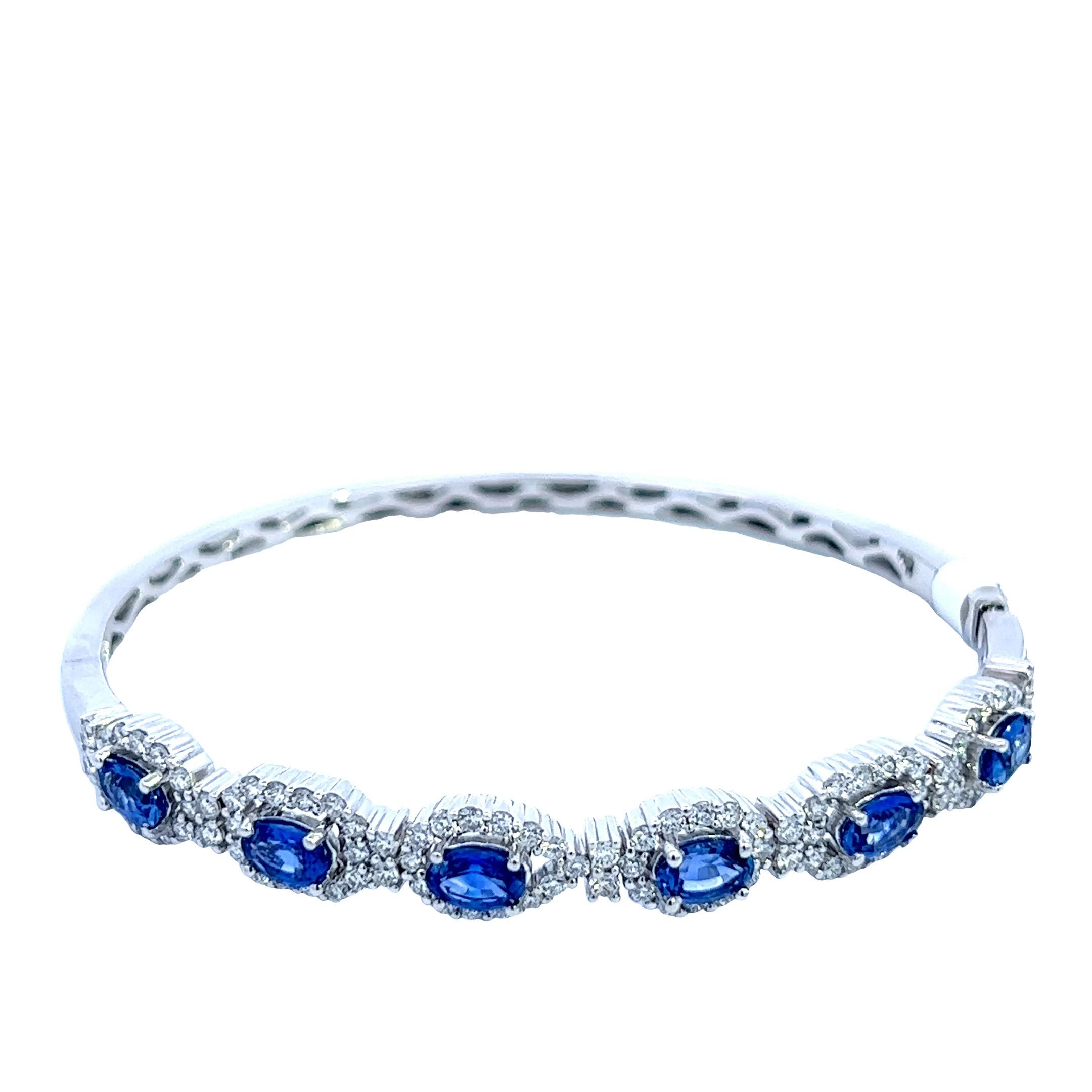 Women's or Men's Elegant Natural Sapphire Bangle Bracelet with Round Diamond Accents  For Sale