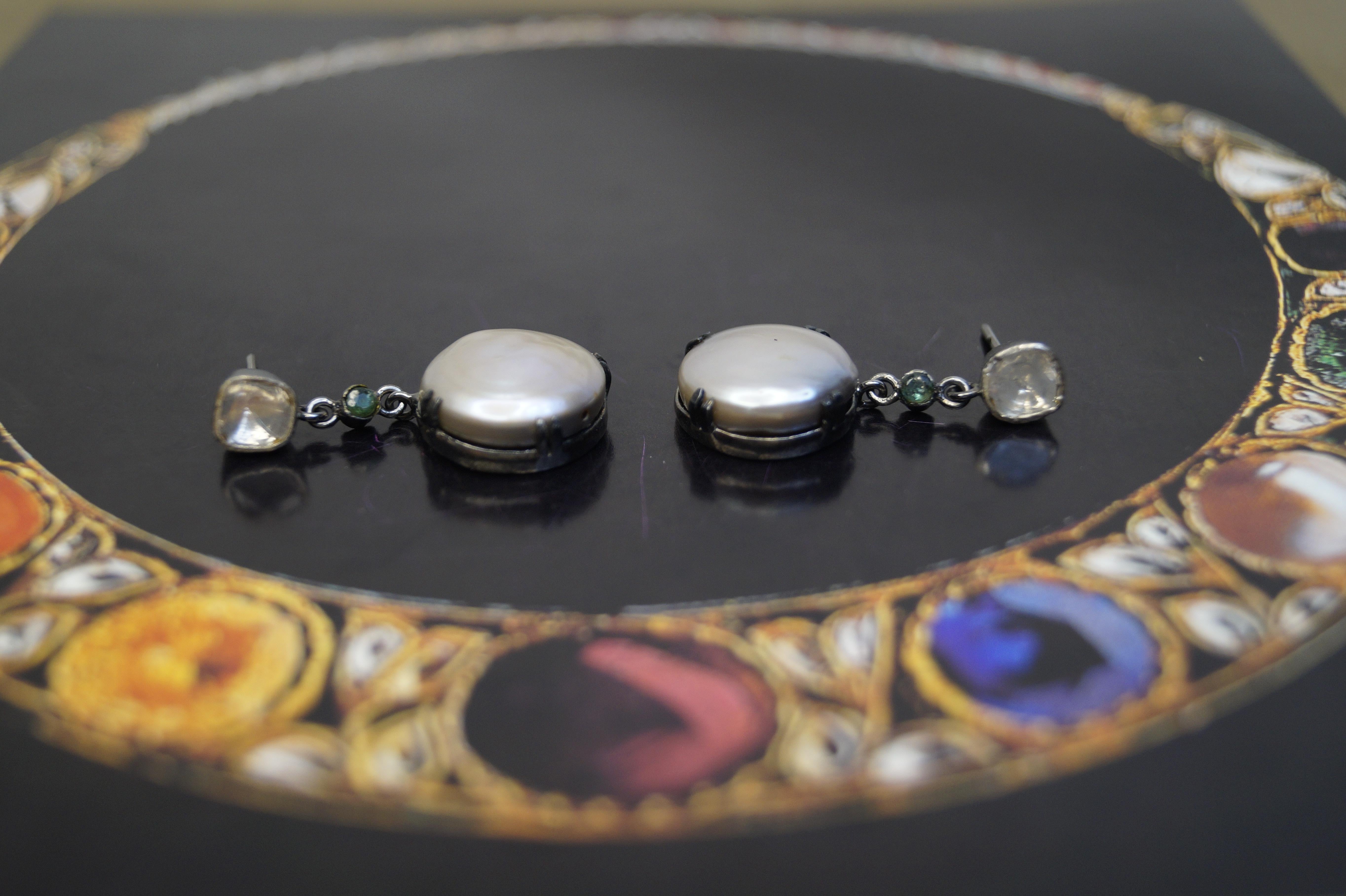 Elegantes Pendientes de plata de ley oxidada con perla botón de diamantes naturales en bruto  Contemporáneo en venta