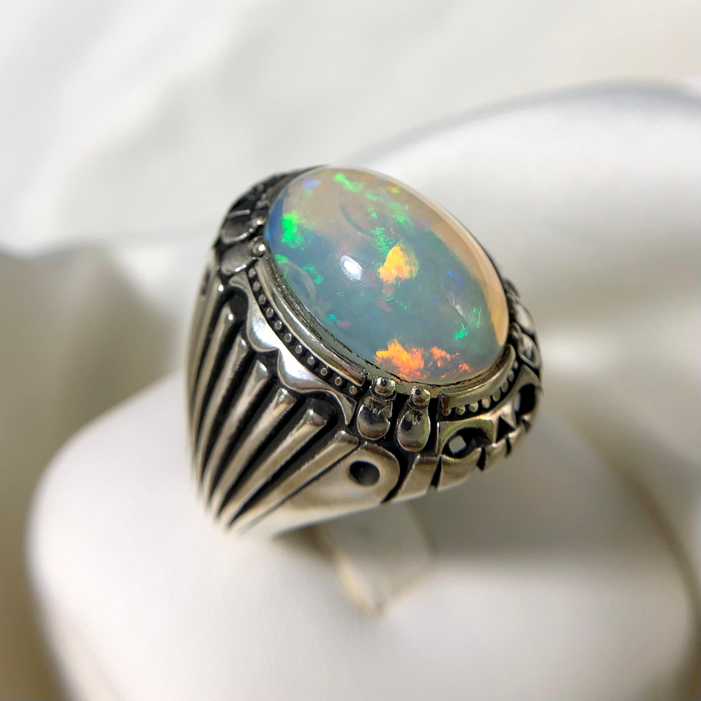 Women's or Men's Elegant Natural White Opal 925 Silver Ring Handmade with Play of Colors Size 9.5 For Sale