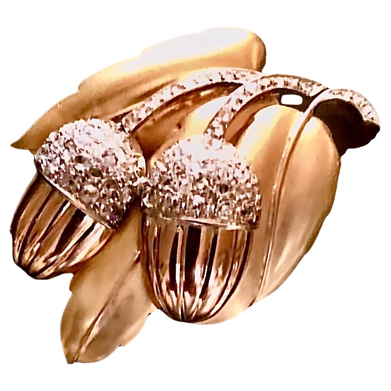 Elegant naturalist 14kt. Gold and brilliant white diamond brooch (1.25 CT)