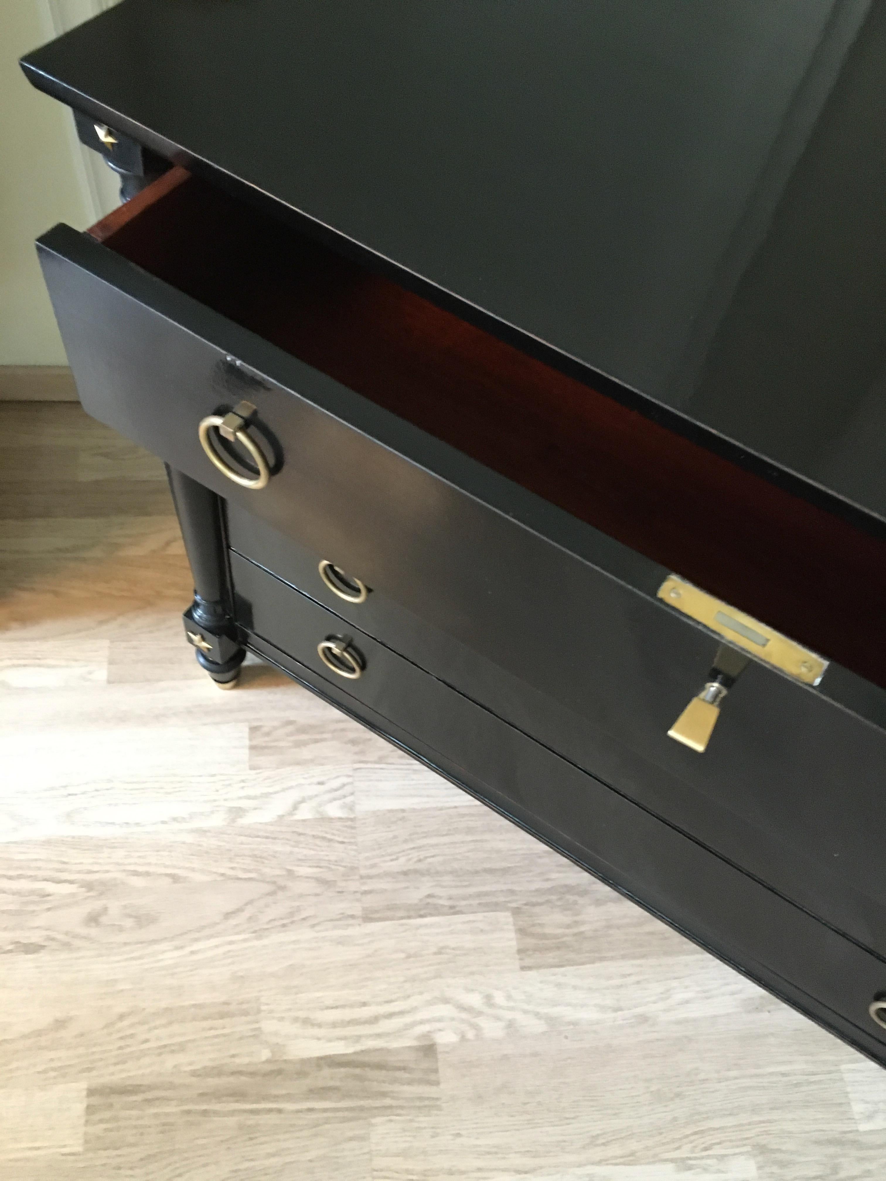 Elegant Neoclassical Black Lacquer Chest of Drawers, France, 1940 In Good Condition For Sale In Brussels, BE