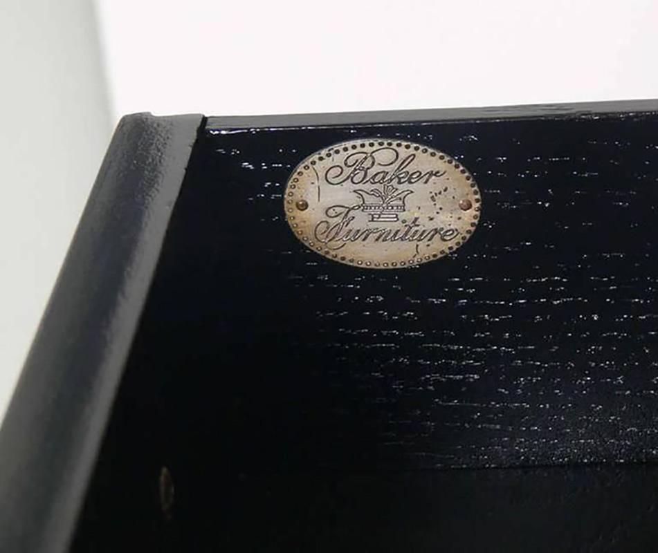 Metà XX secolo Elegante scrivania neoclassica di Baker in vendita