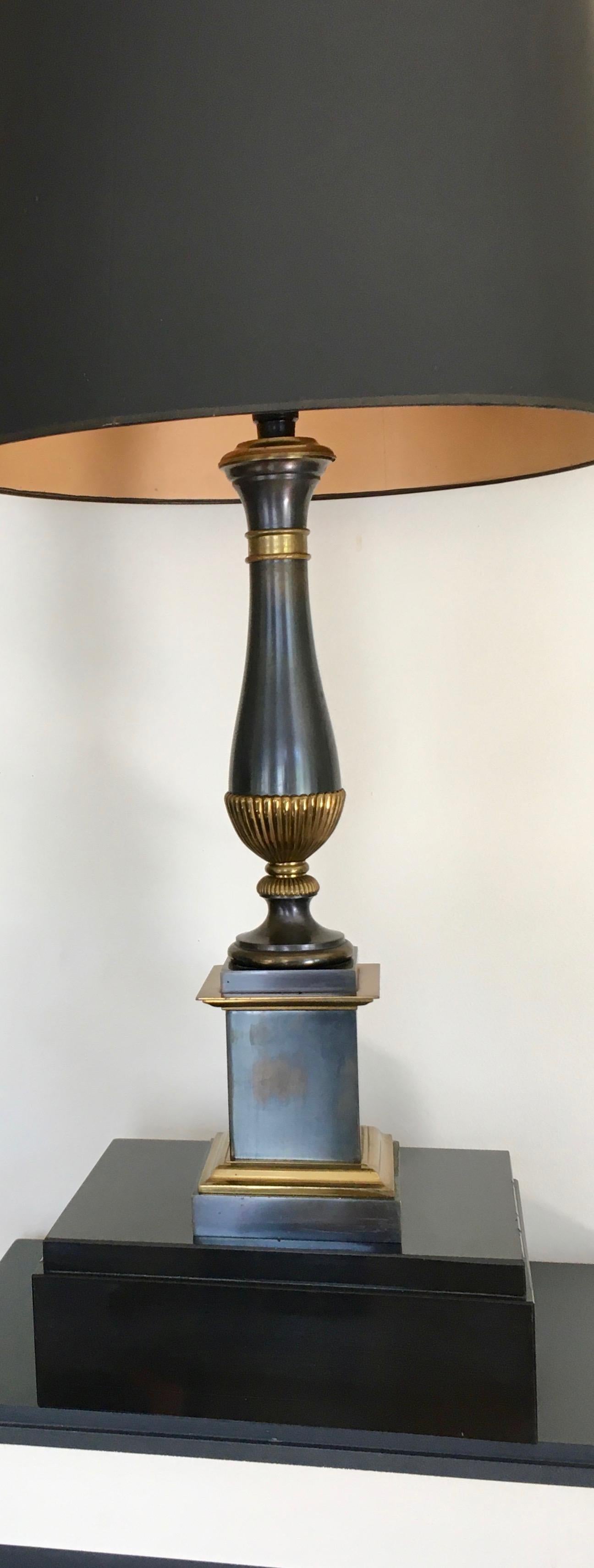 Brass Elegant Neoclassical Desk Lamp Attributed to Maison Charles, France, 1960 For Sale