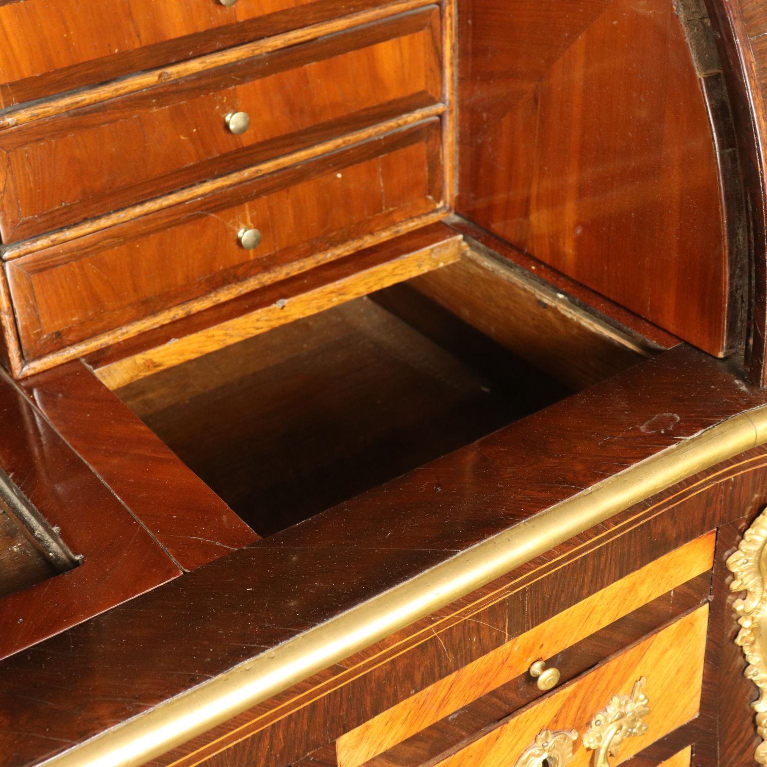 Elegant Neoclassical Rolltop Desk Brazilian Rosewood Cherry, France, 1700 3