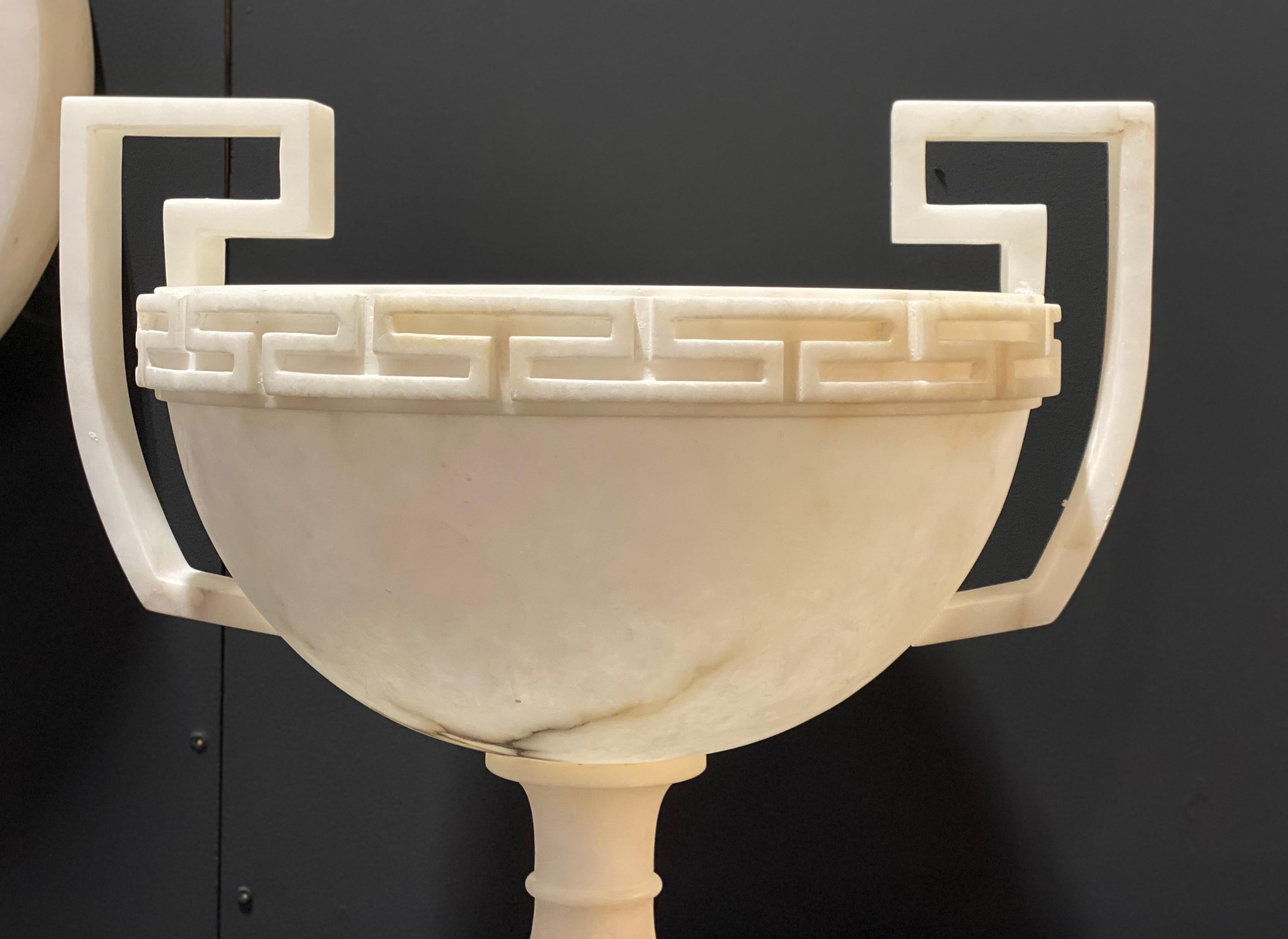 Elegante Vase oder Tischleuchte aus Alabaster-Marmor im neoklassischen Stil im Angebot 2
