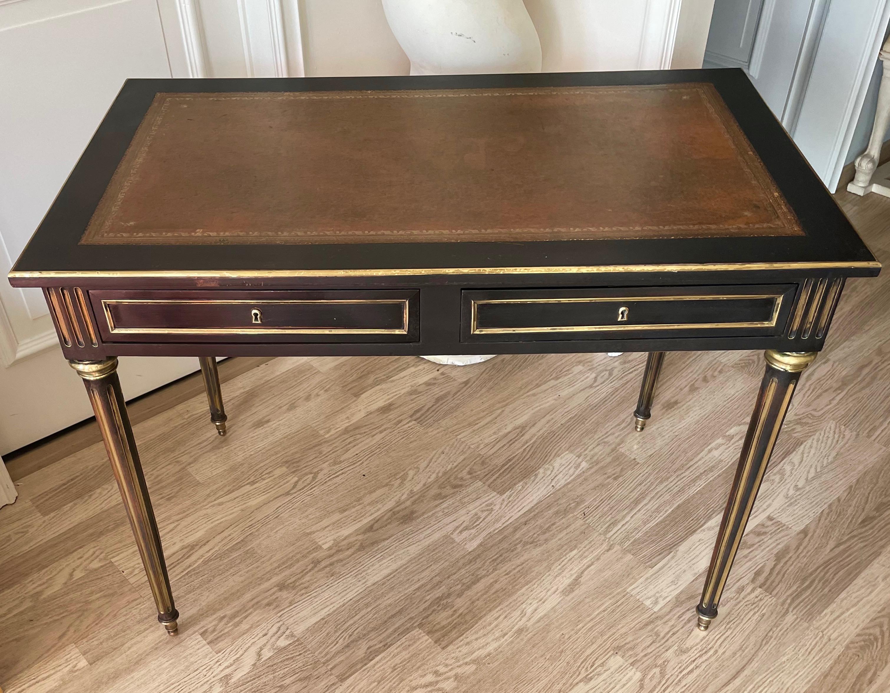 Laqué Élégante table à écrire néoclassique de la Maison Jansen, France, 1950. en vente