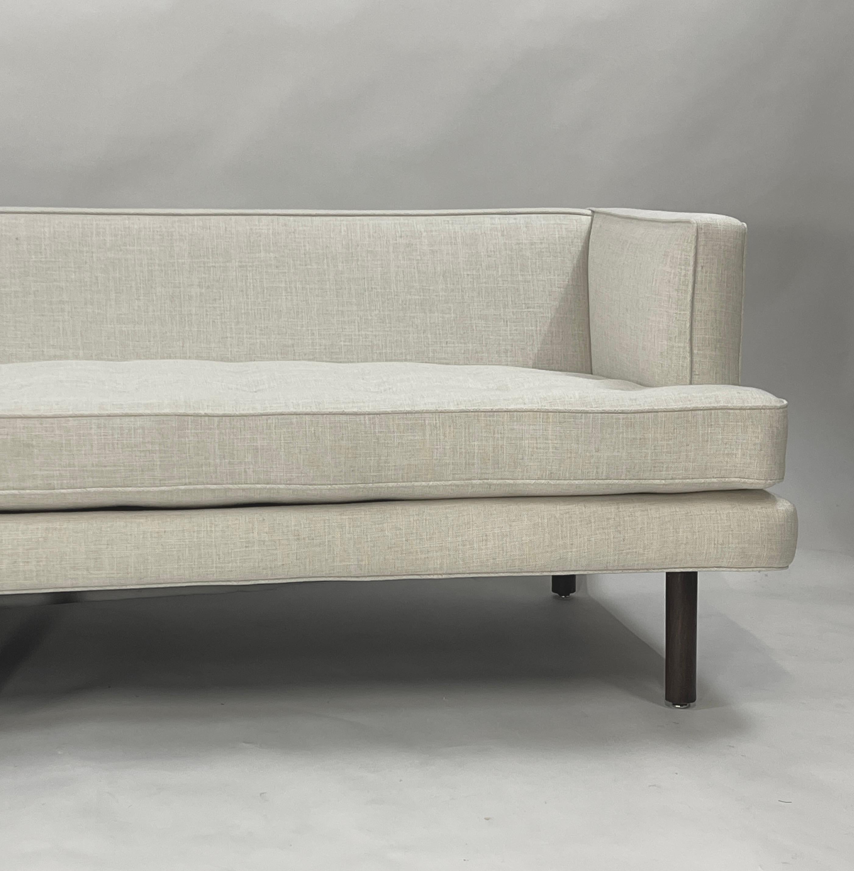 Elegant Newly Upholstered Curved Harvey Probber Sofa  For Sale 6