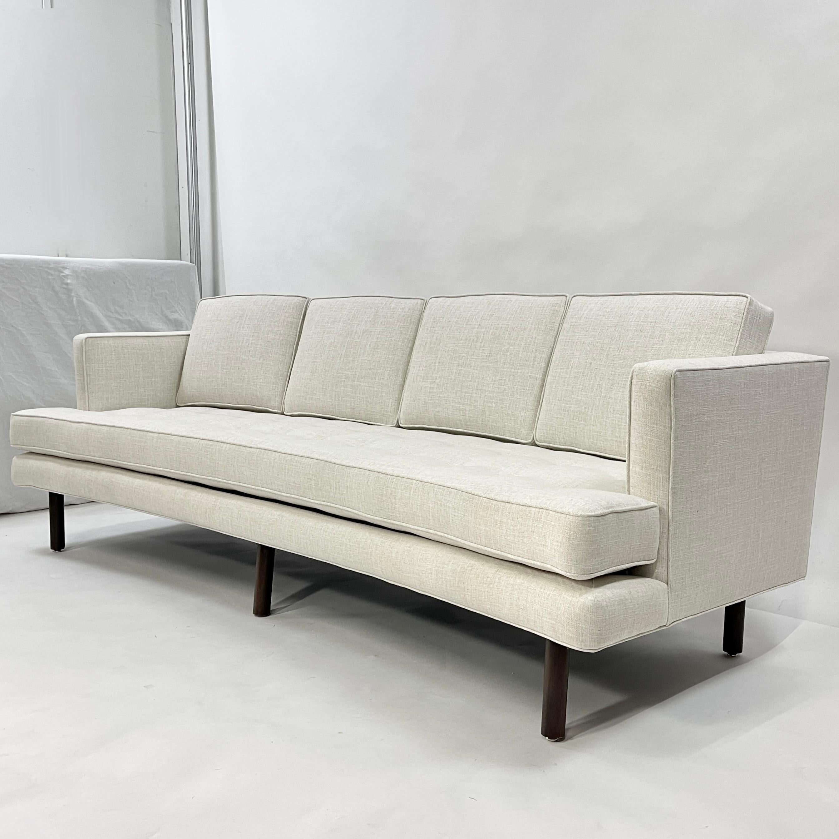 Elegant Newly Upholstered Curved Harvey Probber Sofa  For Sale 2