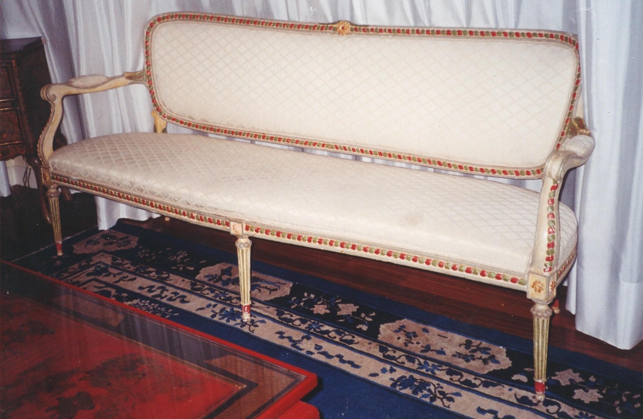 Bois Elegance Nord Italian 18th Century Painted Sofa or Canapè en vente
