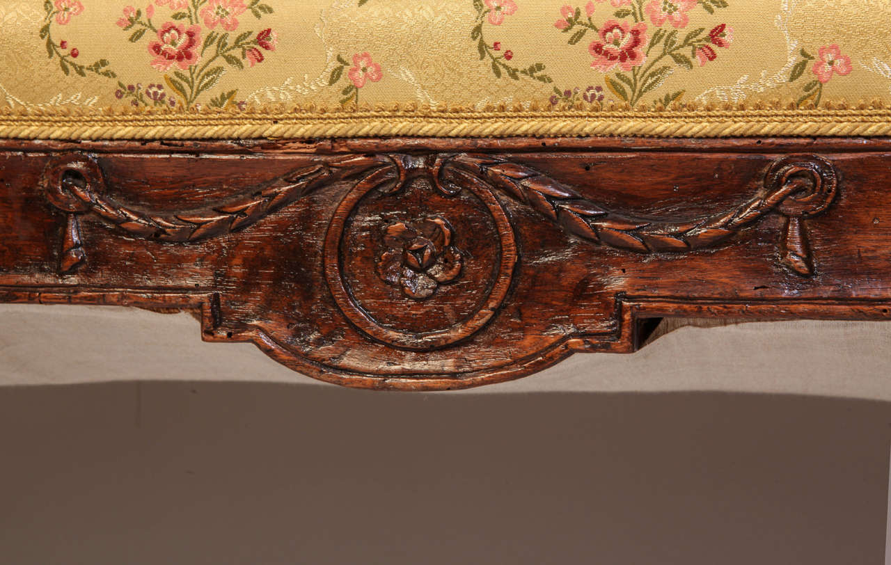 Wood Elegant Nord Italian 18th Century Walnut Settee, 1750 For Sale