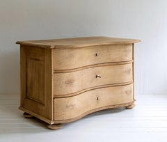 Elegant Northern 18th Century Baroque Commode Galbée in Bleached Oak