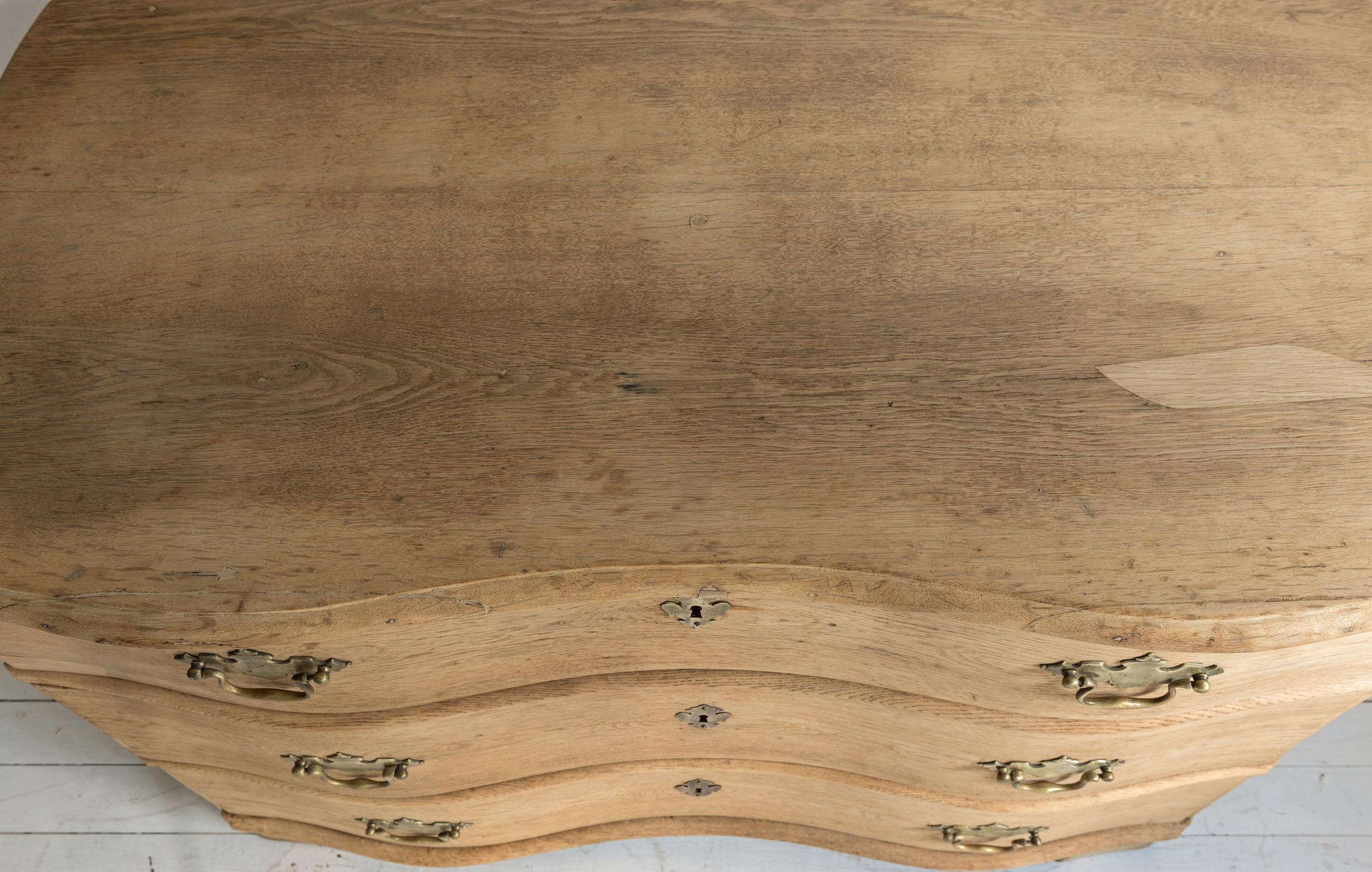 Elegant Northern 18th Century Baroque Commode Galbée in Bleached Oak 1
