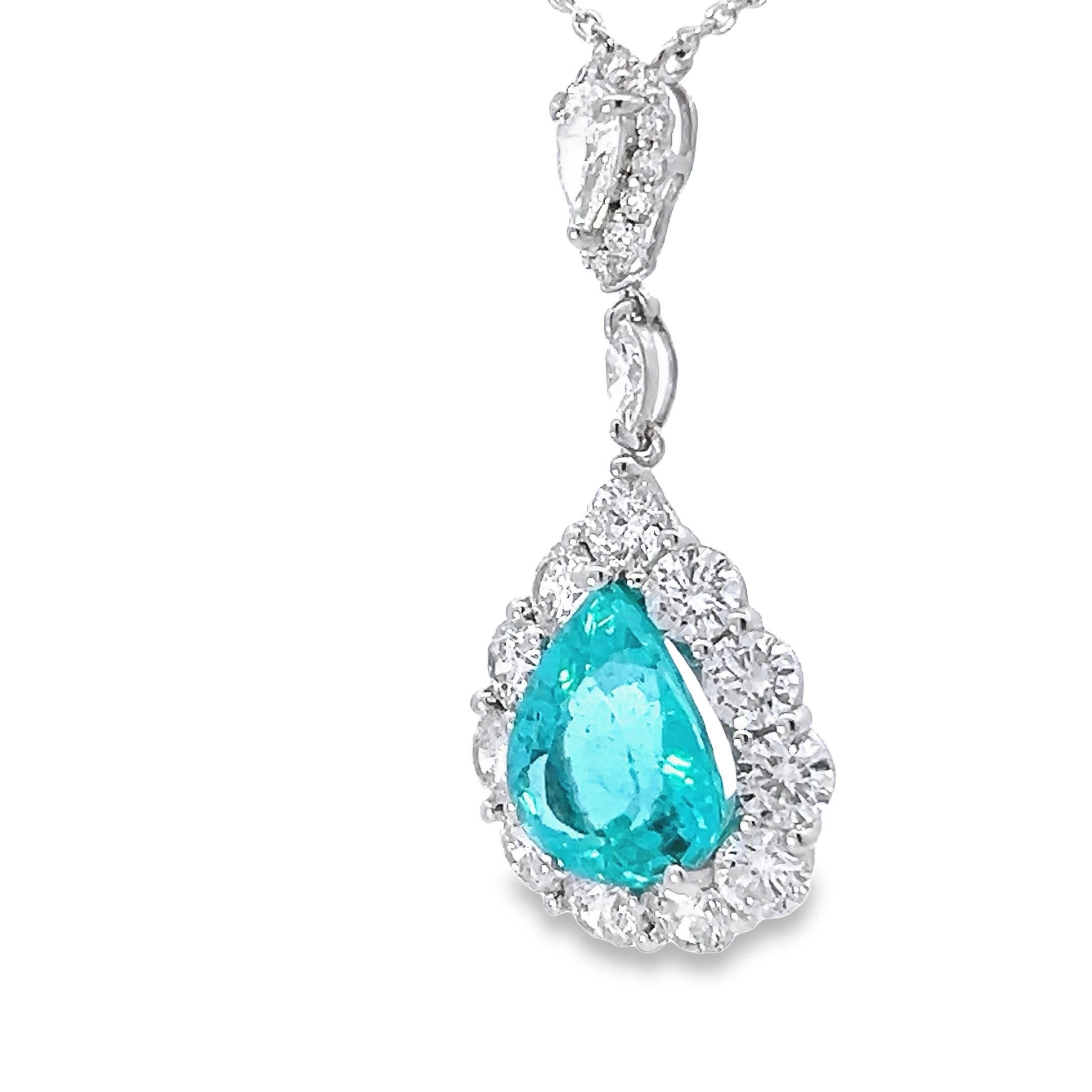 Donna Eleganza dell'oceano: collana con ciondolo con diamanti blu e bianchi in argento sterling in vendita