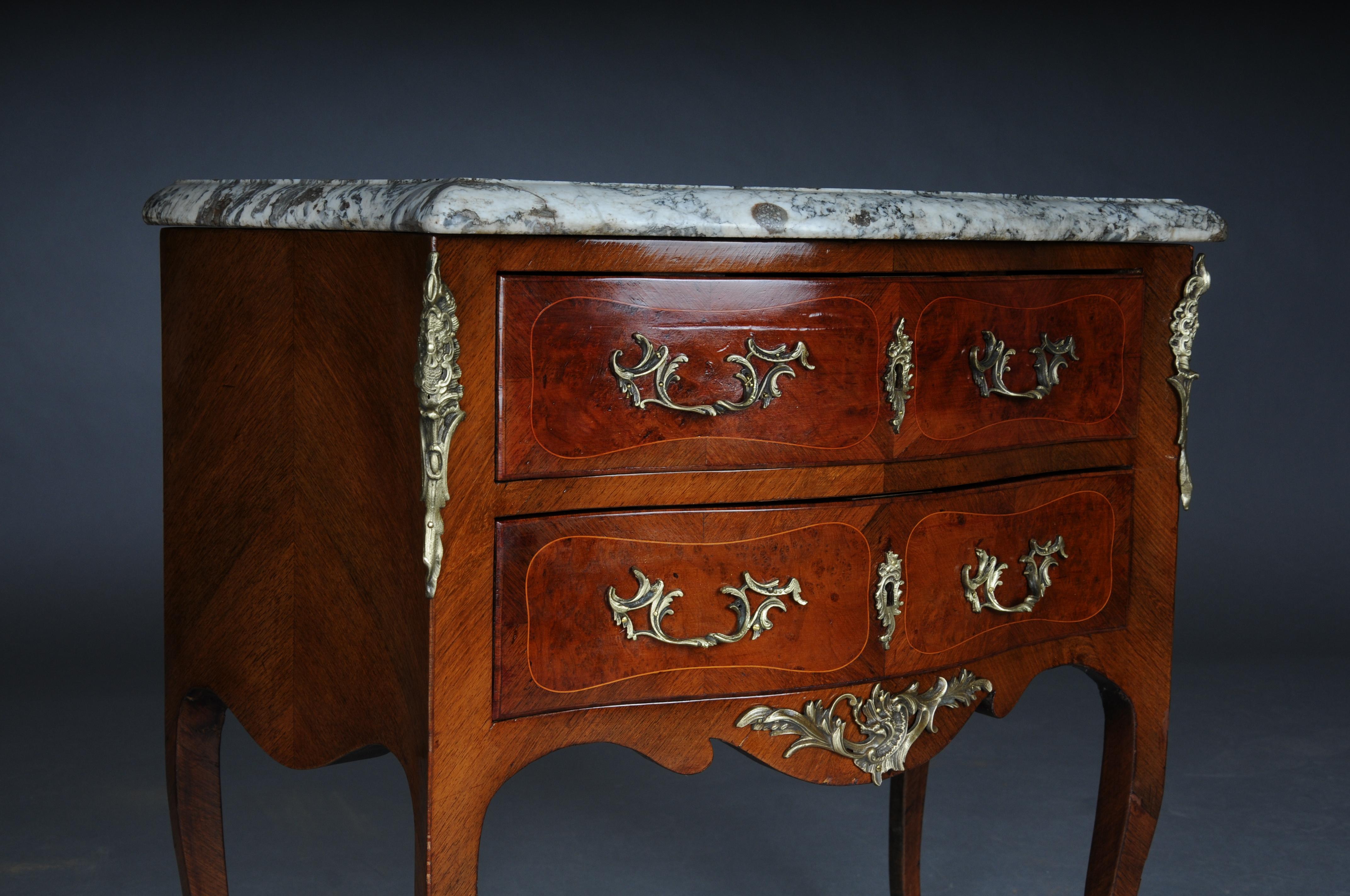Elegant old chest of drawers from the 20th century, Louis XV, Paris For Sale 9