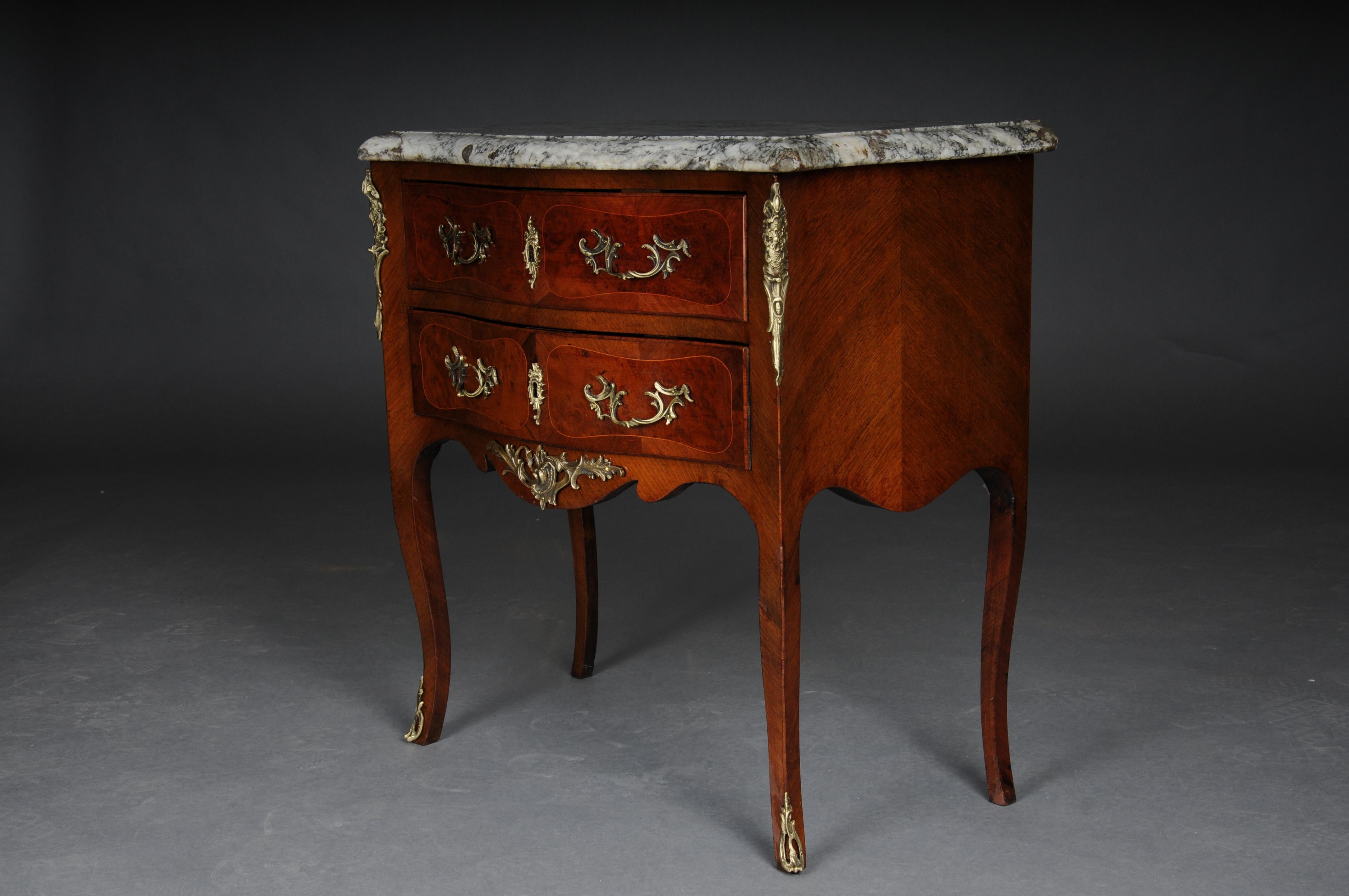 Elegant old chest of drawers from the 20th century, Louis XV, Paris For Sale 1