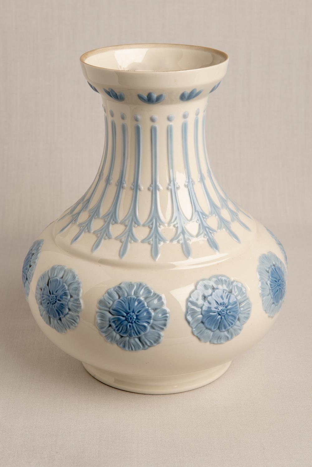 Vaso antico ed elegante proveniente dalla Spagna, con il nome 