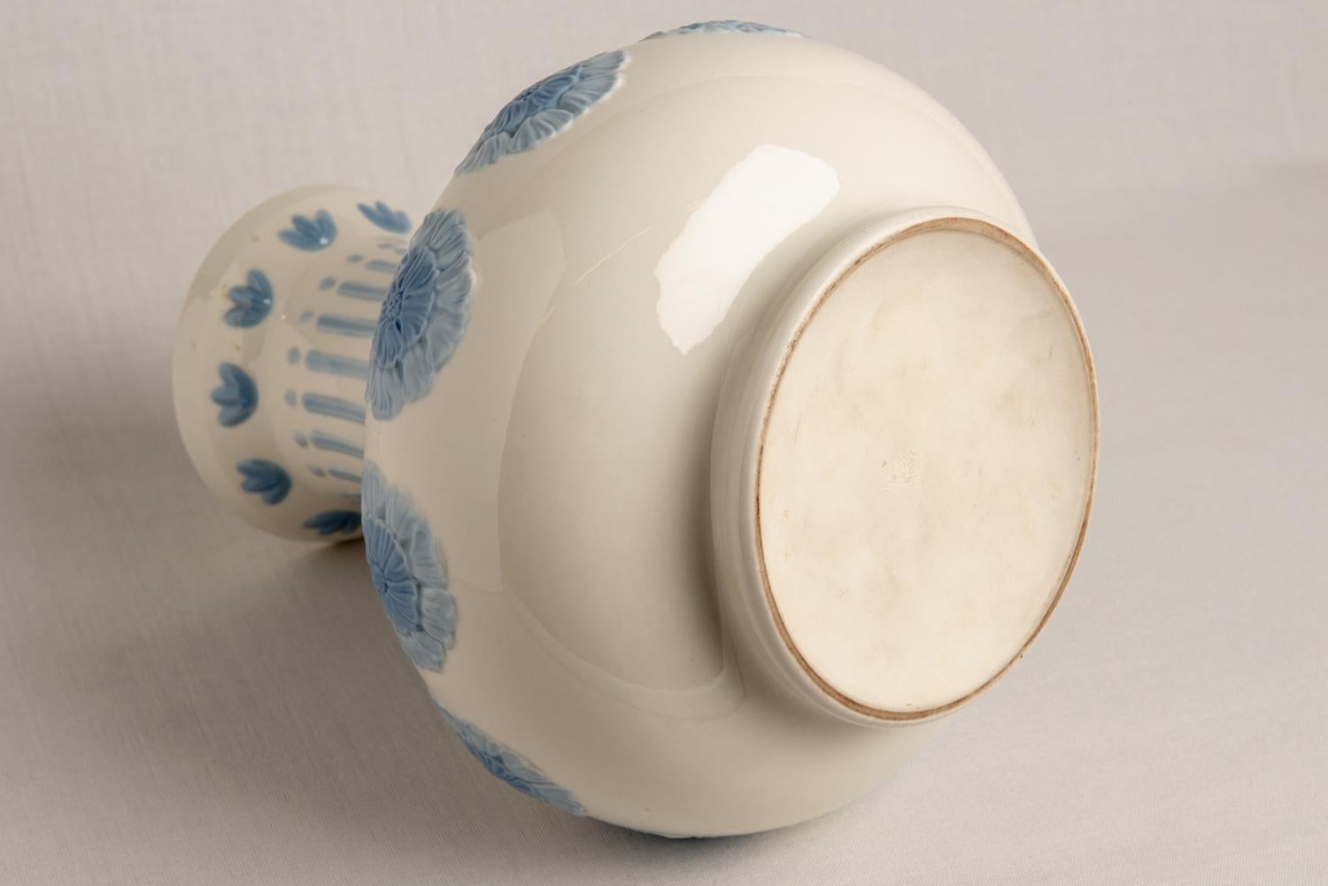Goffrato Antico vaso spagnolo in ceramica in vendita