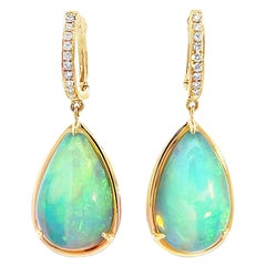 Elegantes Pendientes de Ópalo