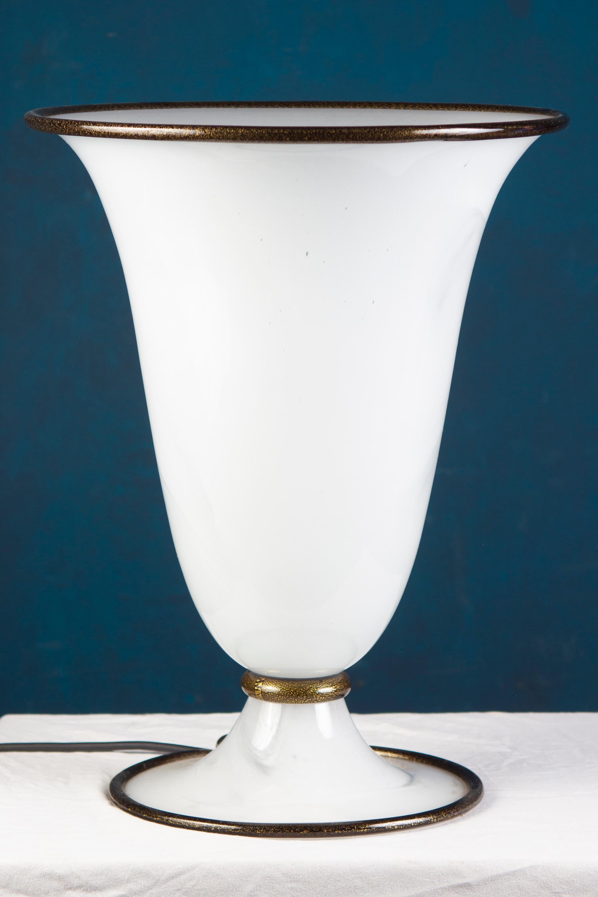 Elegant Opaline Murano Glass Table Lamp by Barovier & Toso Primavera Model 1980' For Sale 2