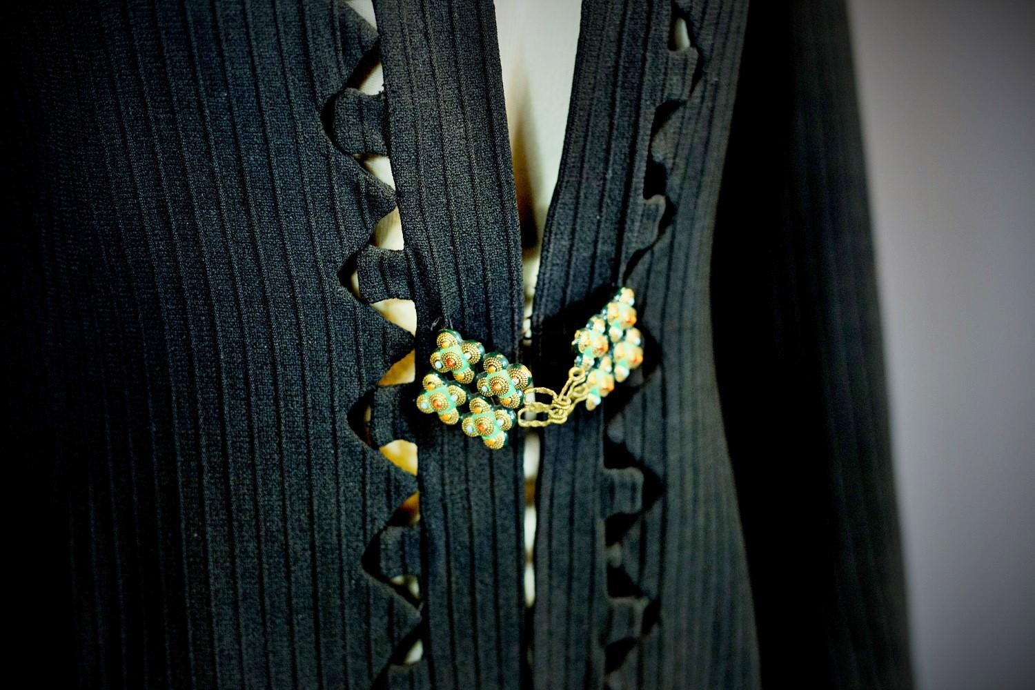 Black Elegant Openwork Wool Crepe Evening Coat - France Circa 1935-1945 For Sale