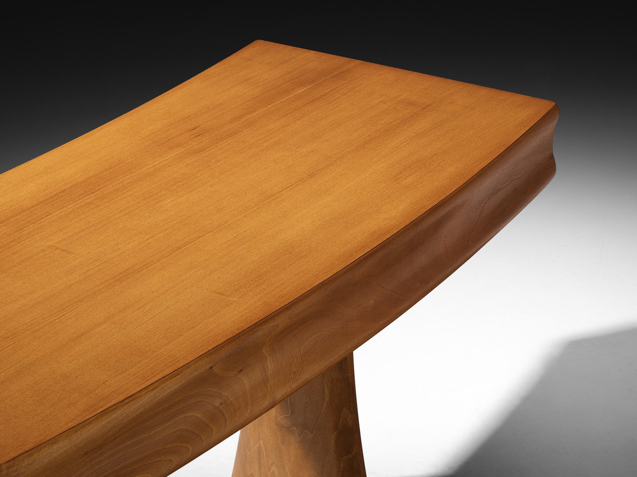 Mid-Century Modern Elegance Bureau italien organique en noyer années 1950