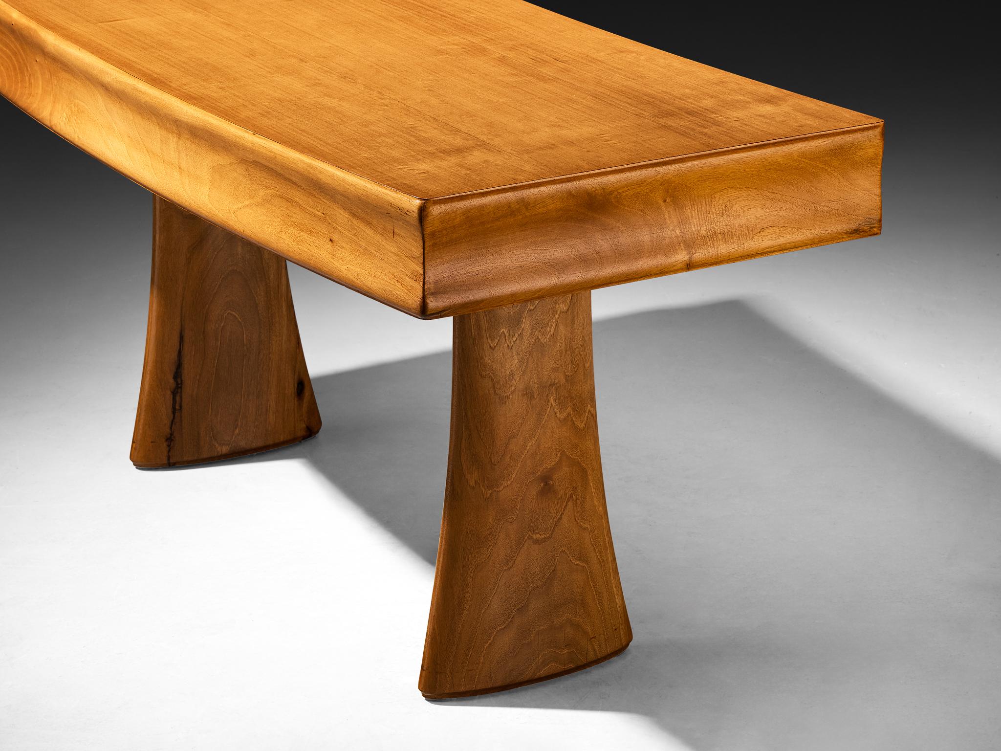 Milieu du XXe siècle Elegance Bureau italien organique en noyer années 1950