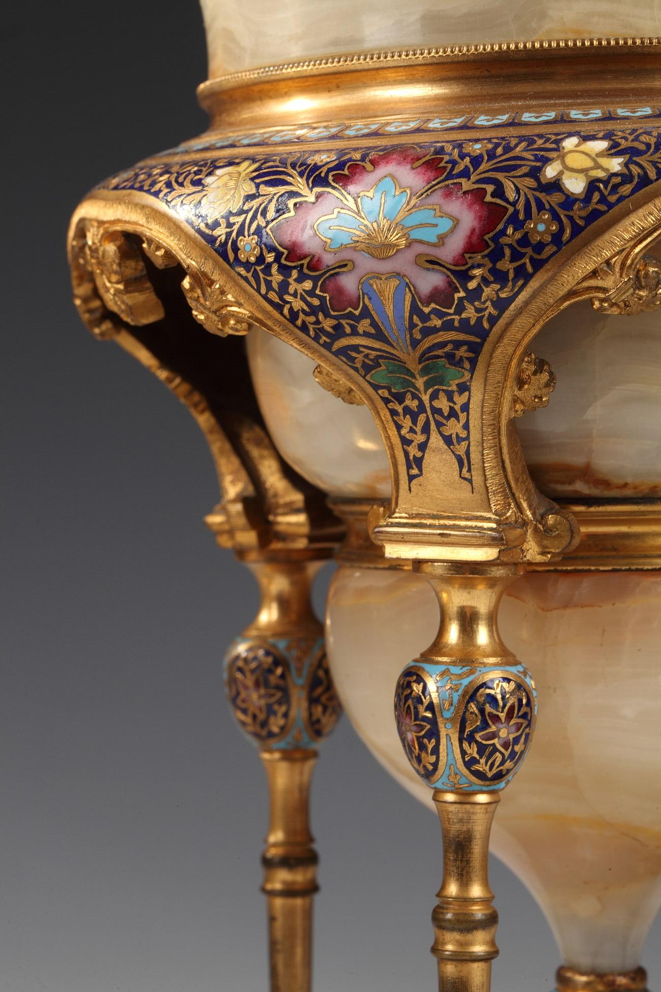 Élégante coupe orientale attribuée à Louchet Frres Bon état à PARIS, FR