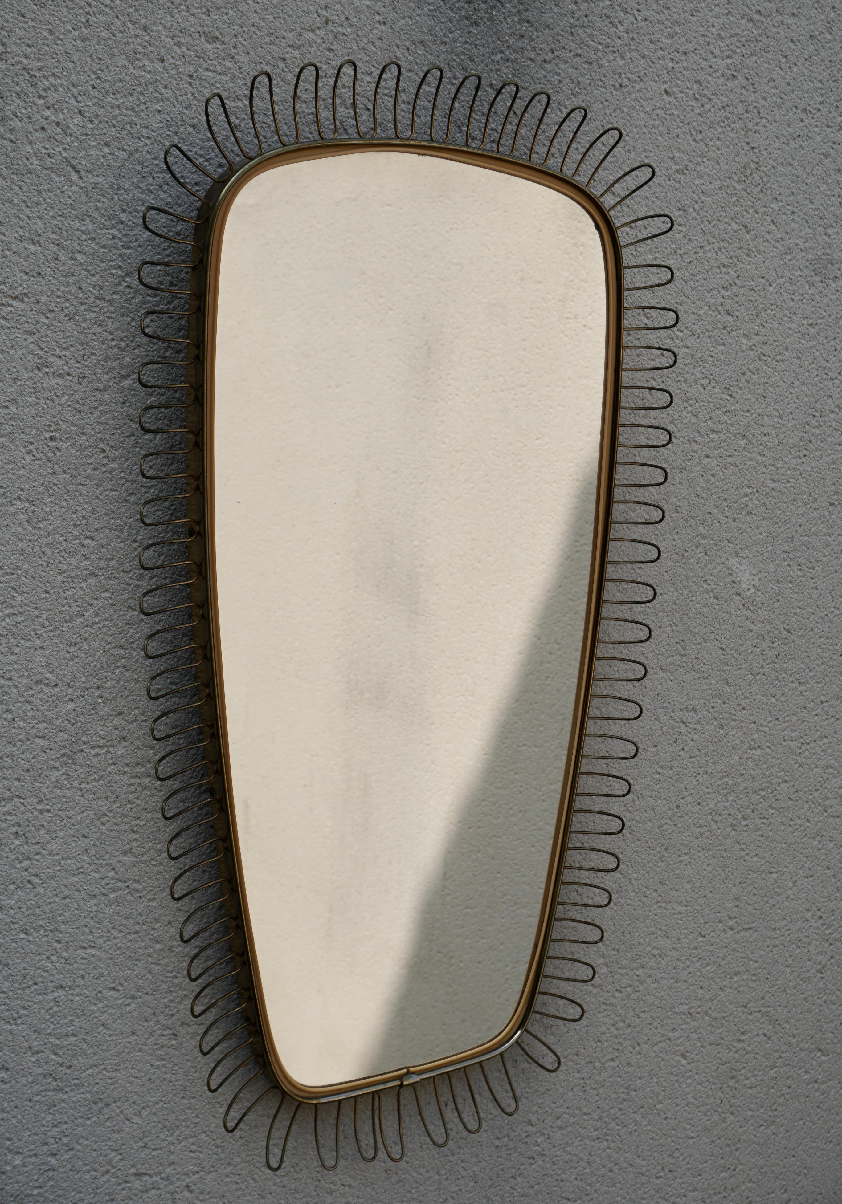 Beautiful original 1960s wall mirror, vintage design.

Elegant vintage wall mirror with a beautiful gold-colored frame. Very special, eye-catching home item from the 60s.
