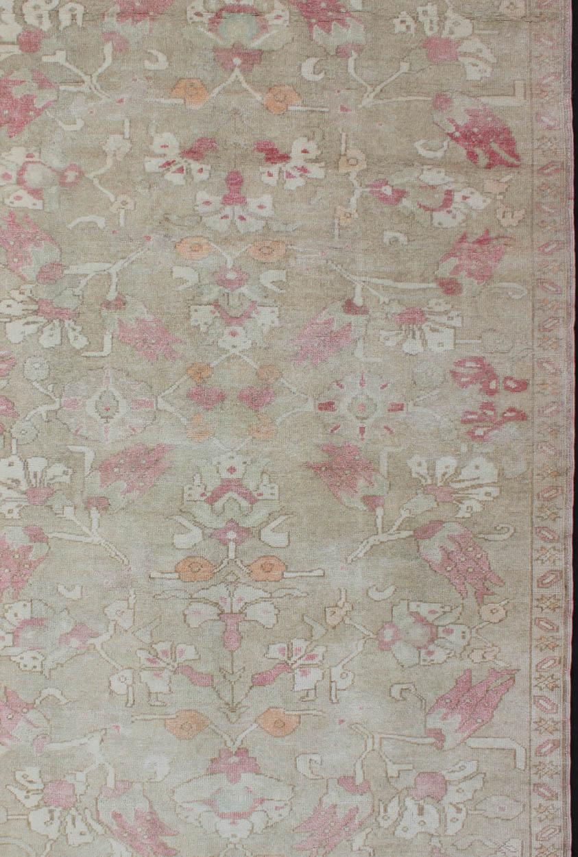 Elegant Oushak Rug from Turkey with Floral Design In Good Condition In Atlanta, GA