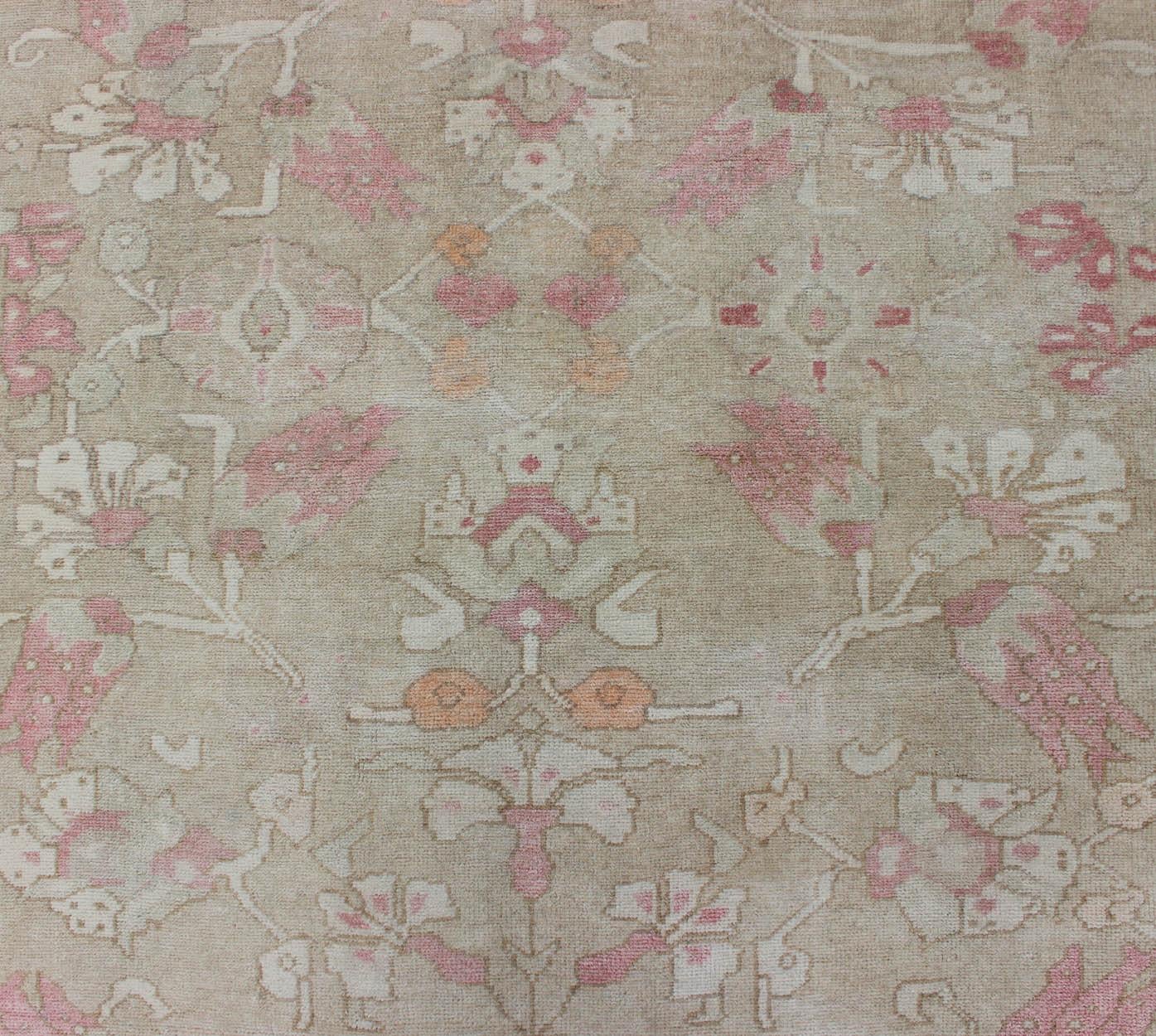 Elegant Oushak Rug from Turkey with Floral Design 1