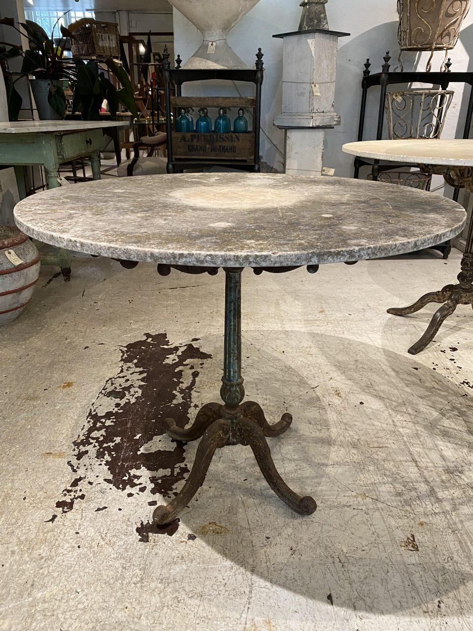 Elegant Outdoor Marble and Iron Table In Good Condition In Copenhagen K, DK