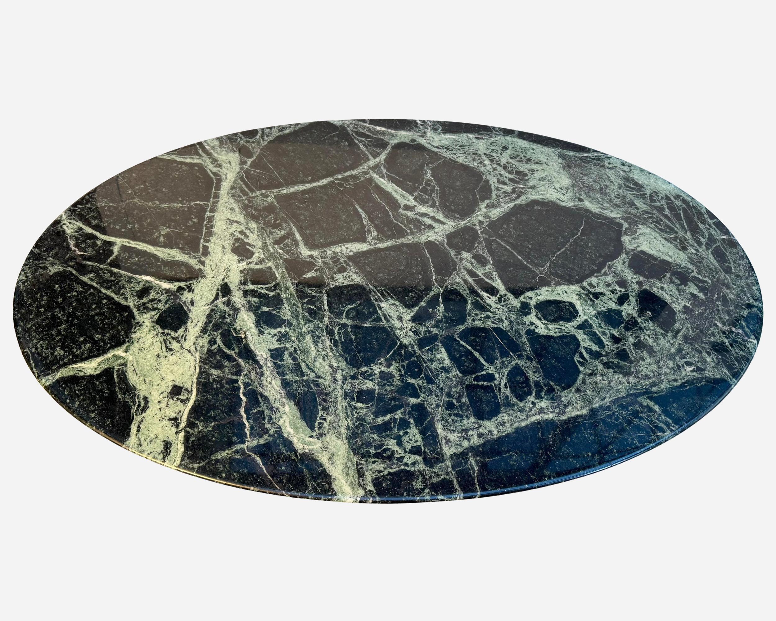 Américain Élégante table basse ovale, par Eero Saarinen, Knoll International, USA circa 1970 en vente