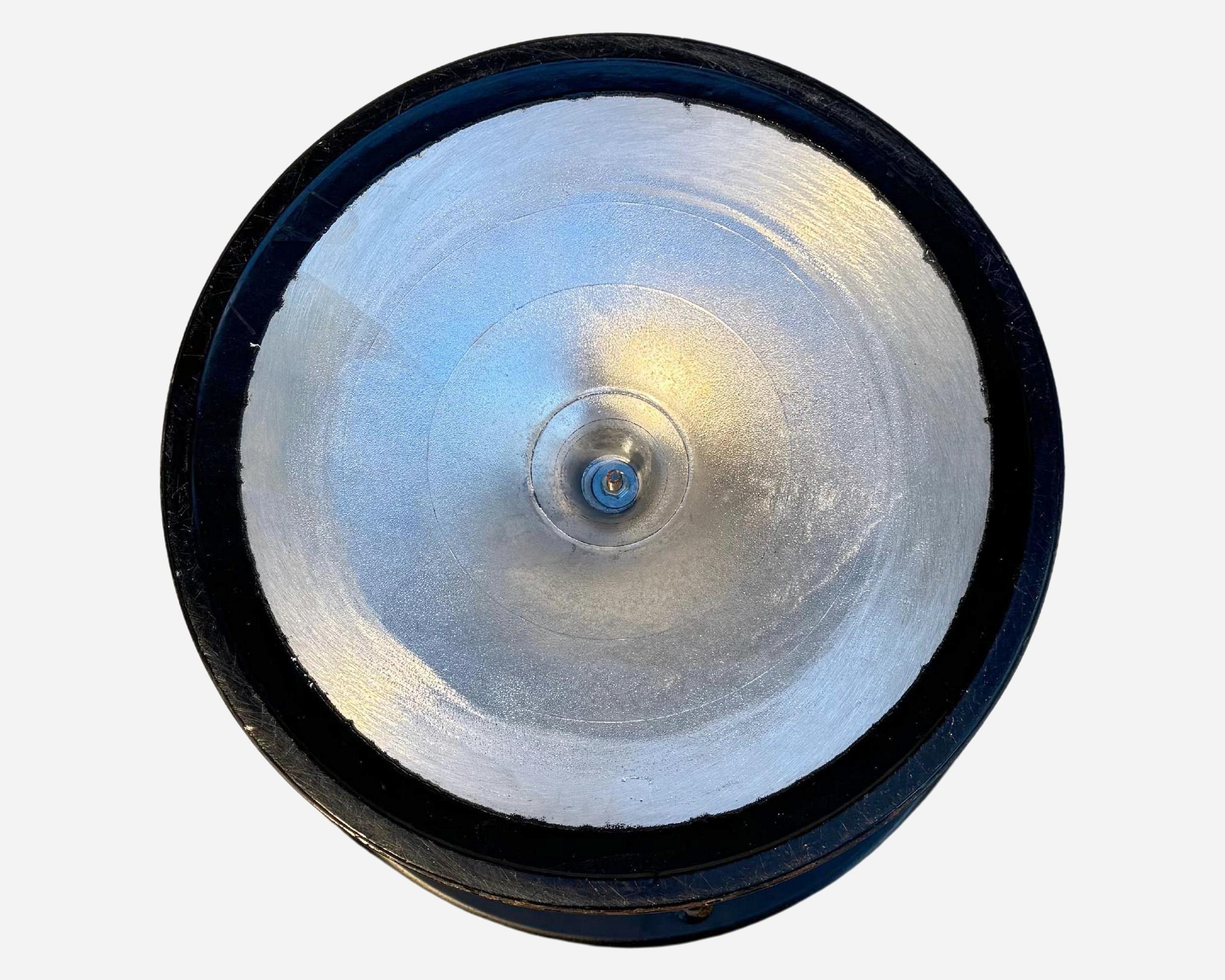 Aluminium Élégante table basse ovale, par Eero Saarinen, Knoll International, USA circa 1970 en vente