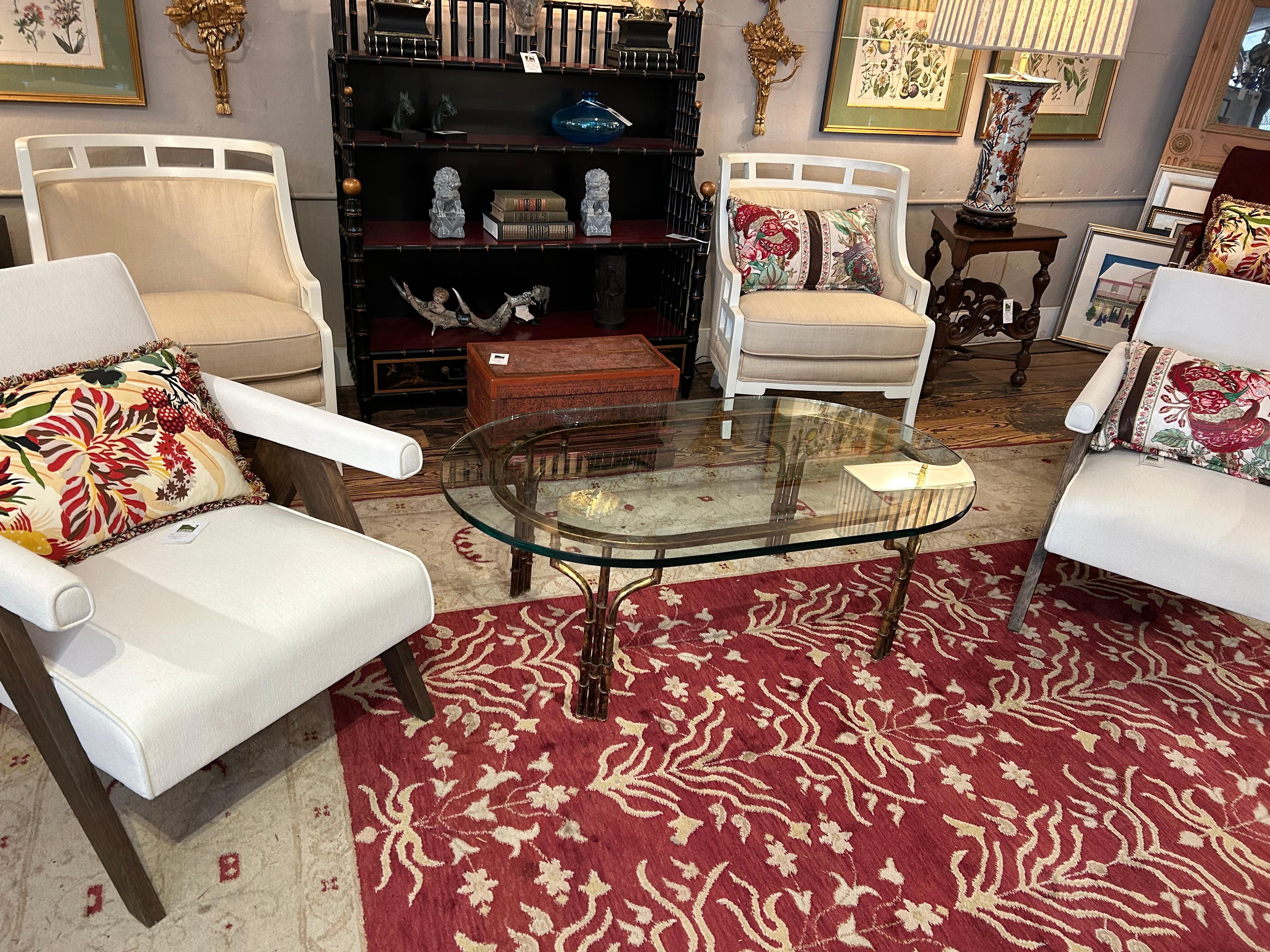 Elegante Mesa de Centro Ovalada de Hierro Dorado y Cristal Grueso en Bueno estado para la venta en Hopewell, NJ