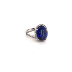 Elegant Oval Tanzanite 9.22 Carat Diamond 18 Karat White Gold Ring