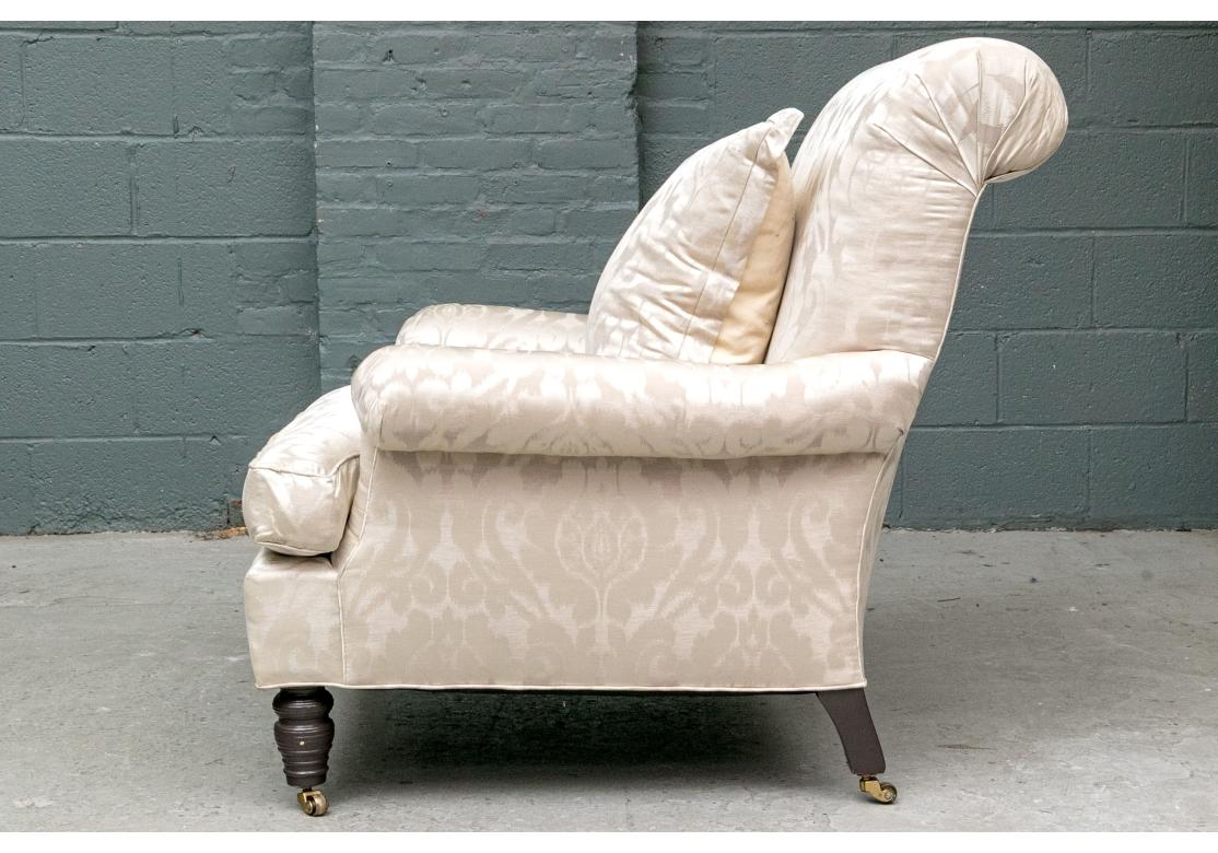 Eleganter überdimensionaler Champagner-Damast-Clubsessel (20. Jahrhundert) im Angebot