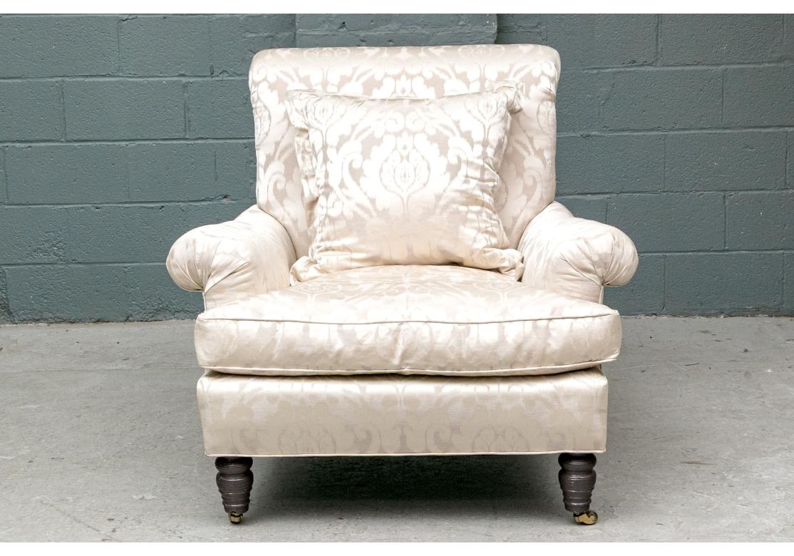 Eleganter überdimensionaler Champagner-Damast-Clubsessel im Angebot 1