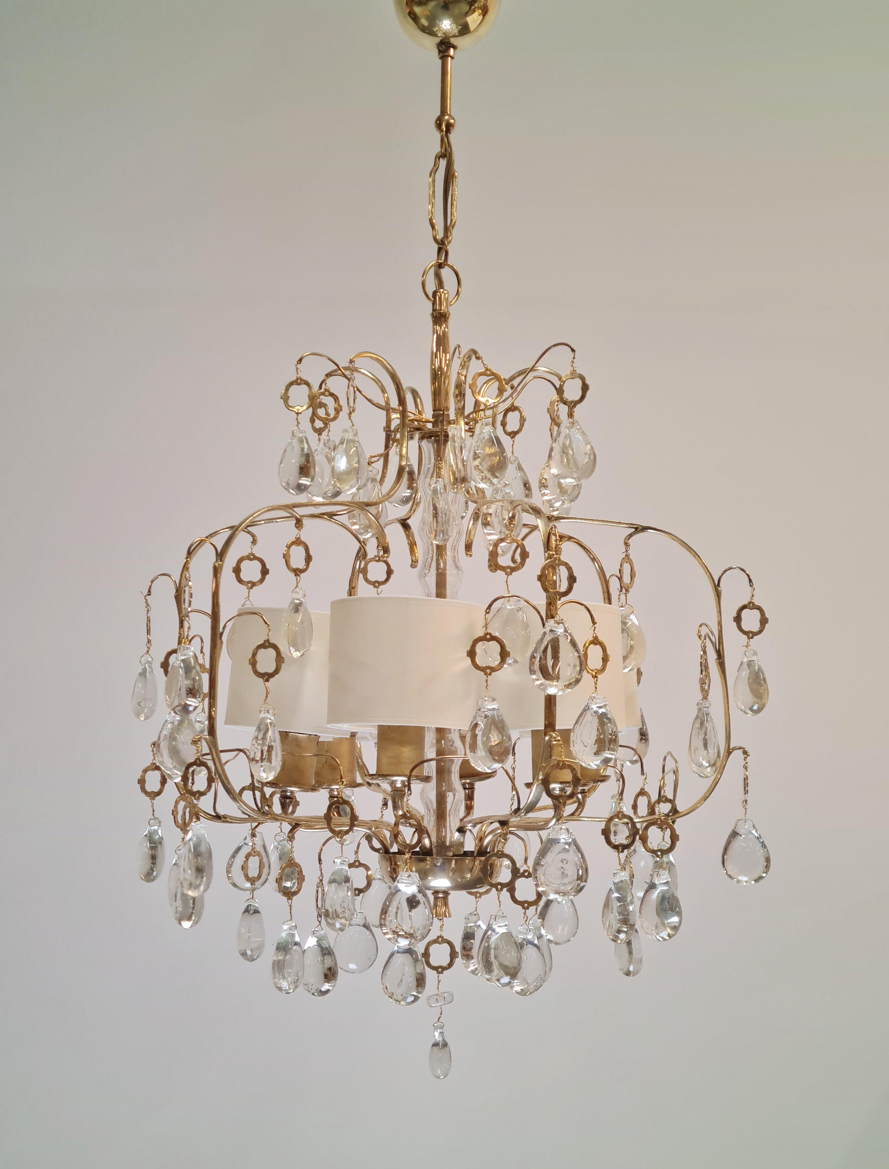 Mid-20th Century Elegant Paavo Tynell Crystal Chandelier Model 1487 for Taito For Sale