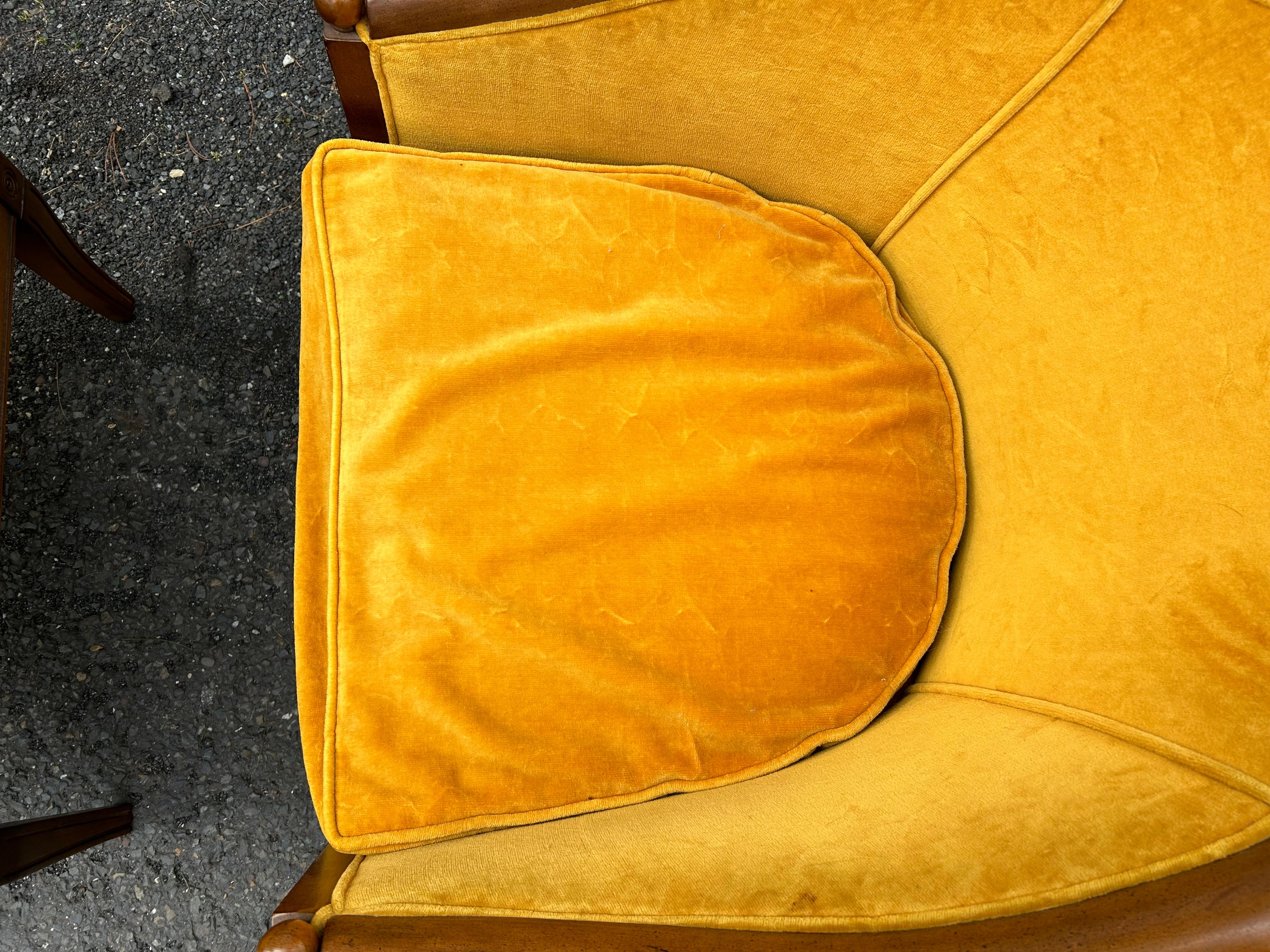 Elegant Pair Hollywood Regency Scoop Barrel Back Chairs Mid-Century Modern For Sale 4