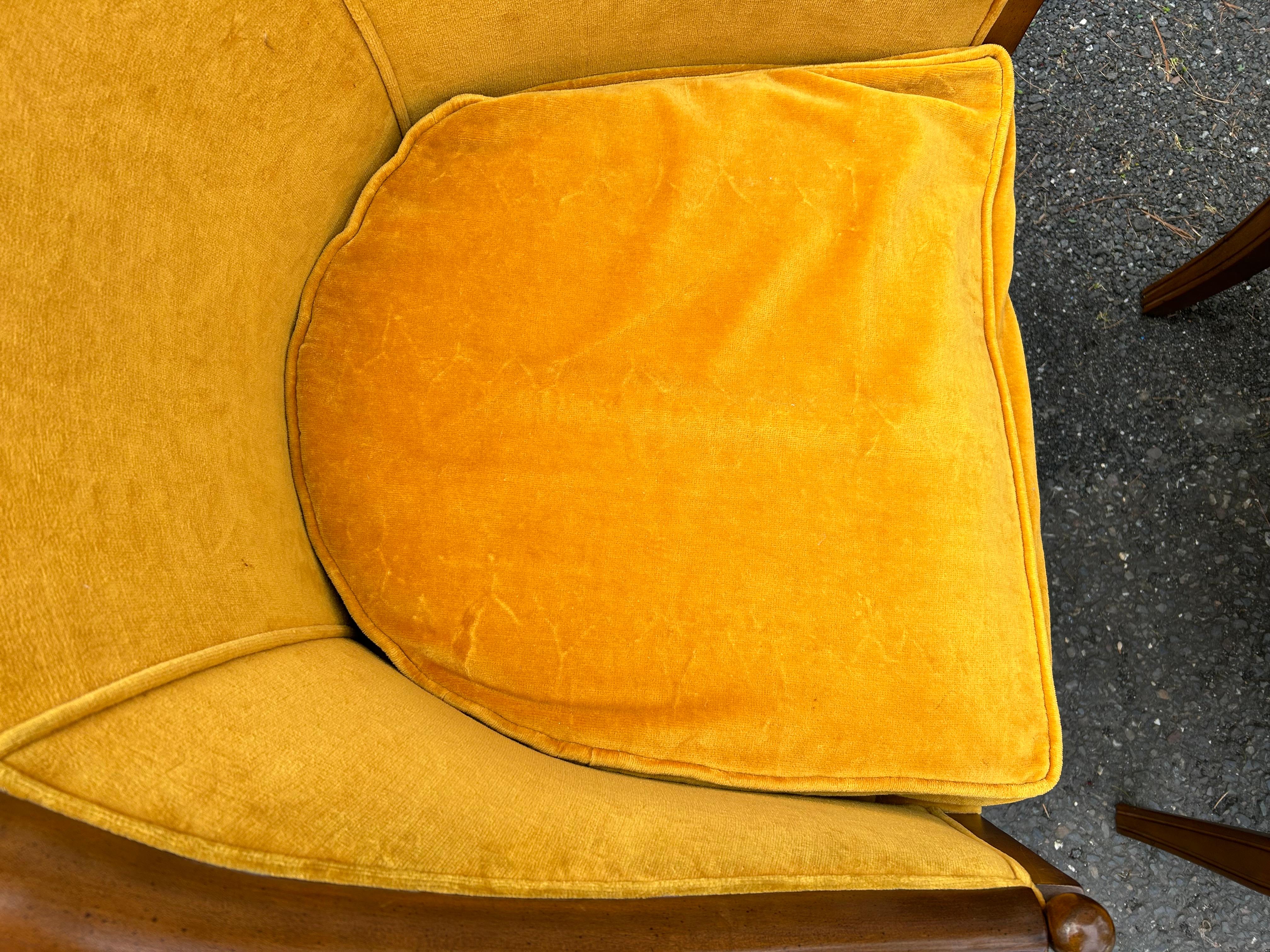 Élégante paire de chaises Hollywood Regency à dossier baril, mi-siècle moderne en vente 3
