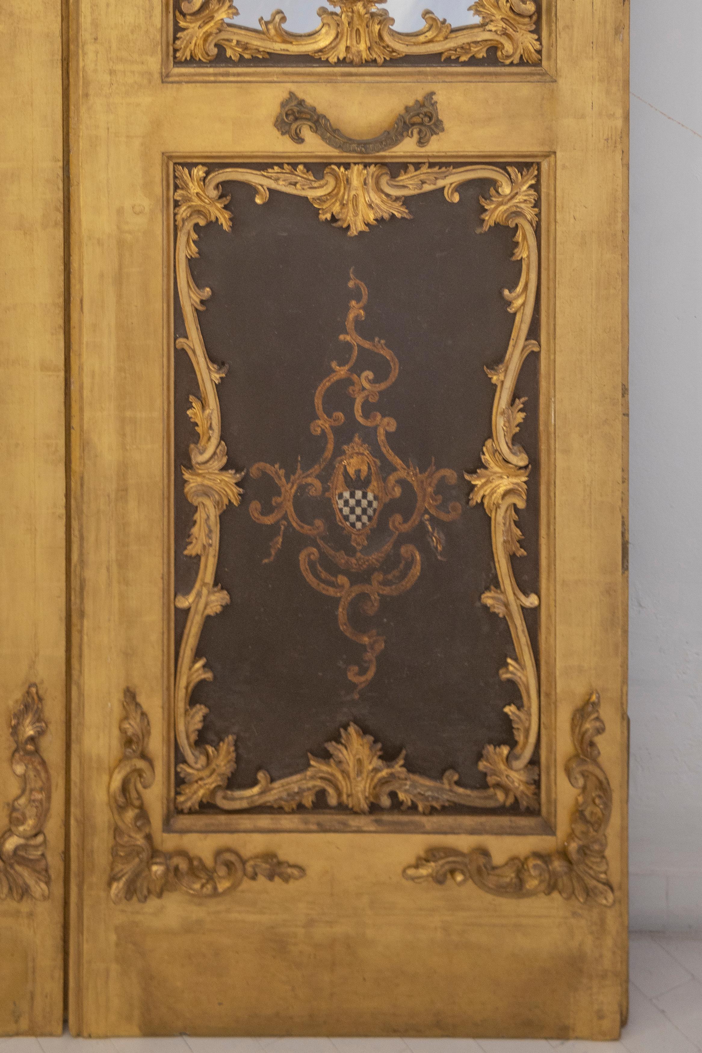 Elegant Pair of 18th Century Italian Painted and Gilt-Wood Doors For Sale 1