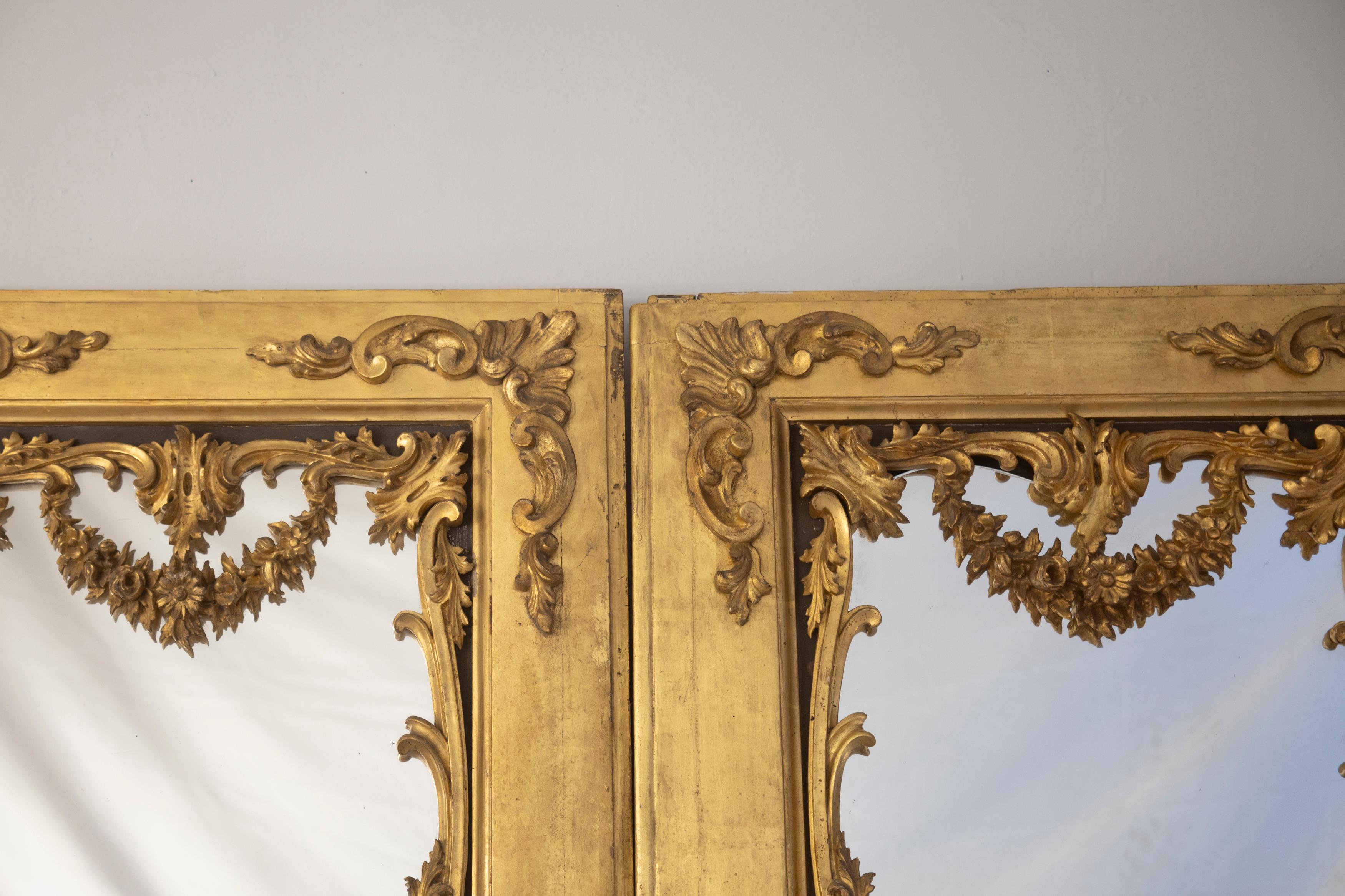 Elegant Pair of 18th Century Italian Painted and Gilt-Wood Doors For Sale 2