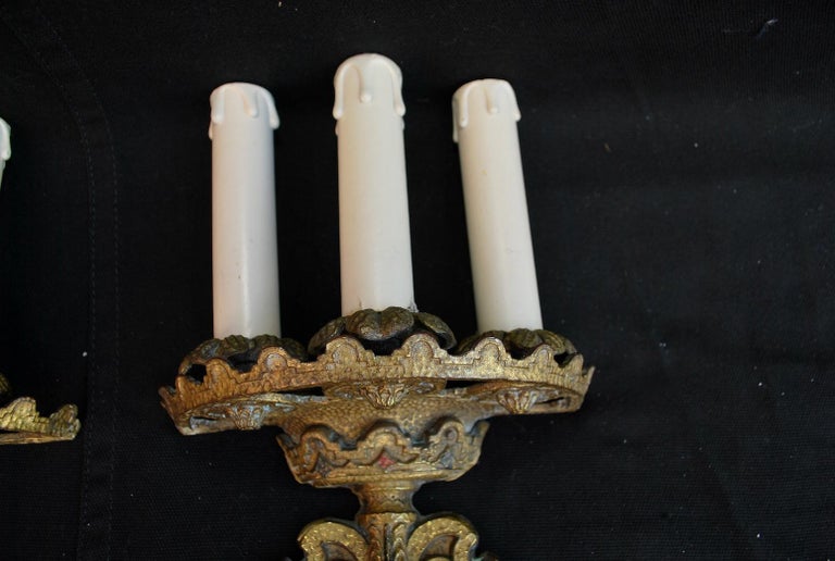 Spanish Colonial Elegant Pair of 1920s Brass Sconces For Sale