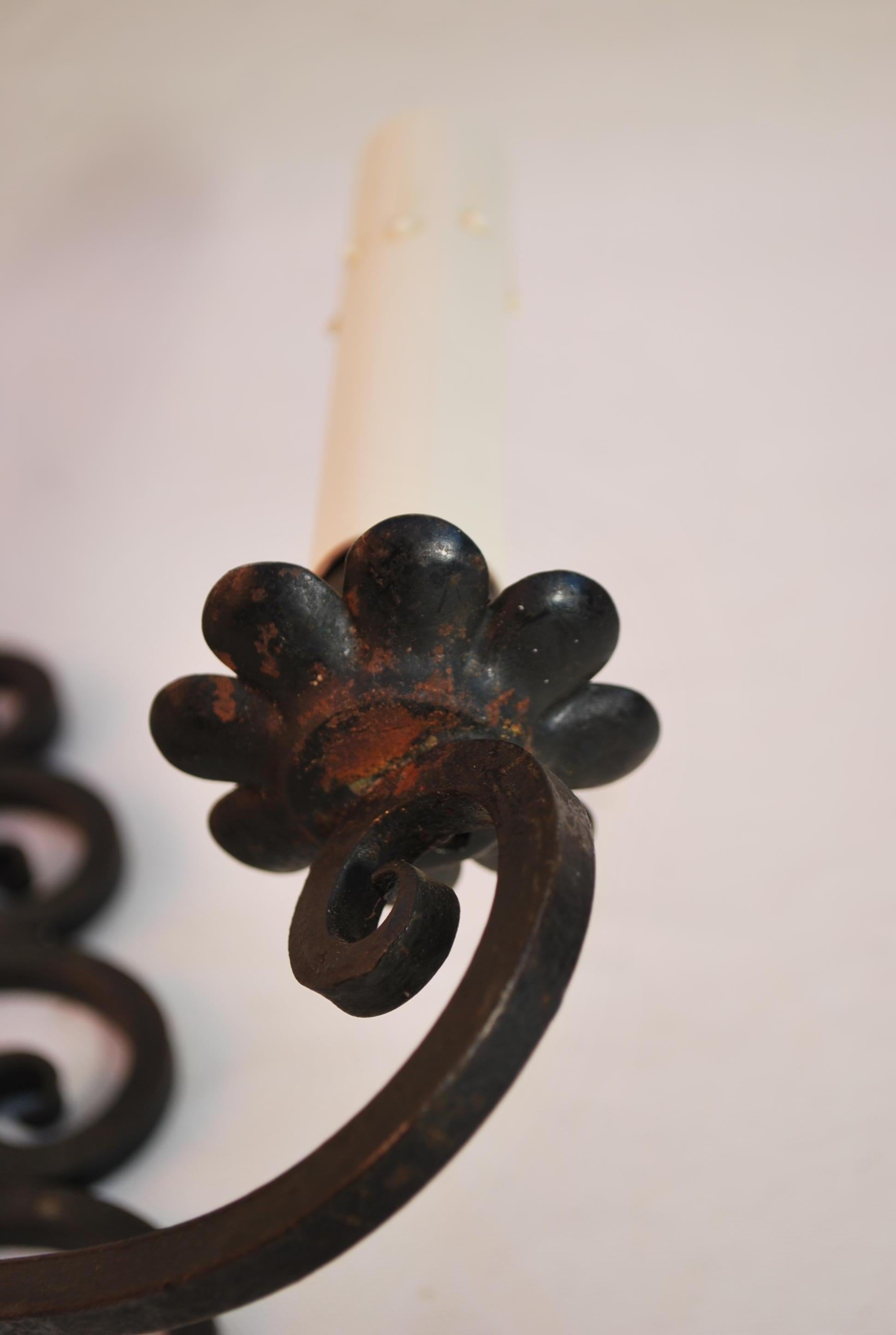 Elegant pair of 1920's French wrought iron sconces In Good Condition For Sale In Los Angeles, CA